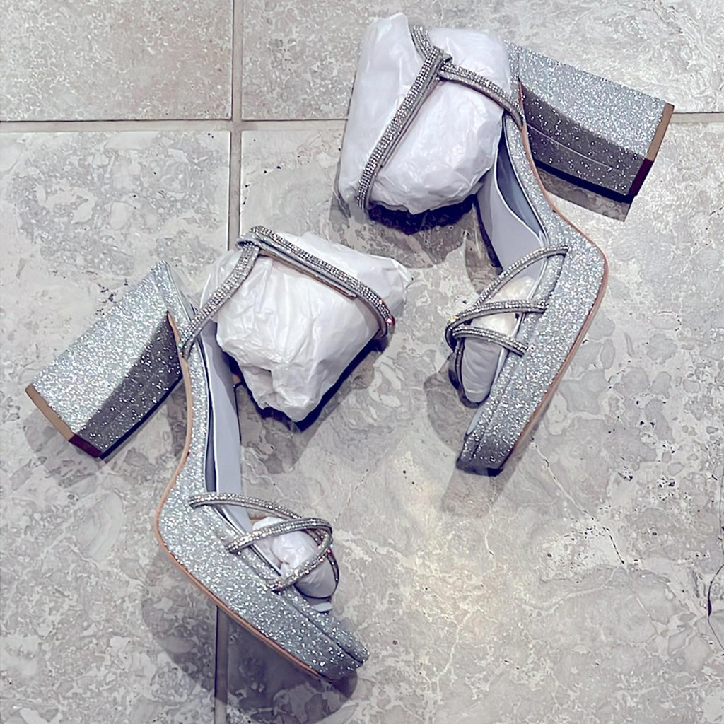 Badgley Mischka Frida Ankle Strap High Heel Sandals in Silver Size 7.5 New $245