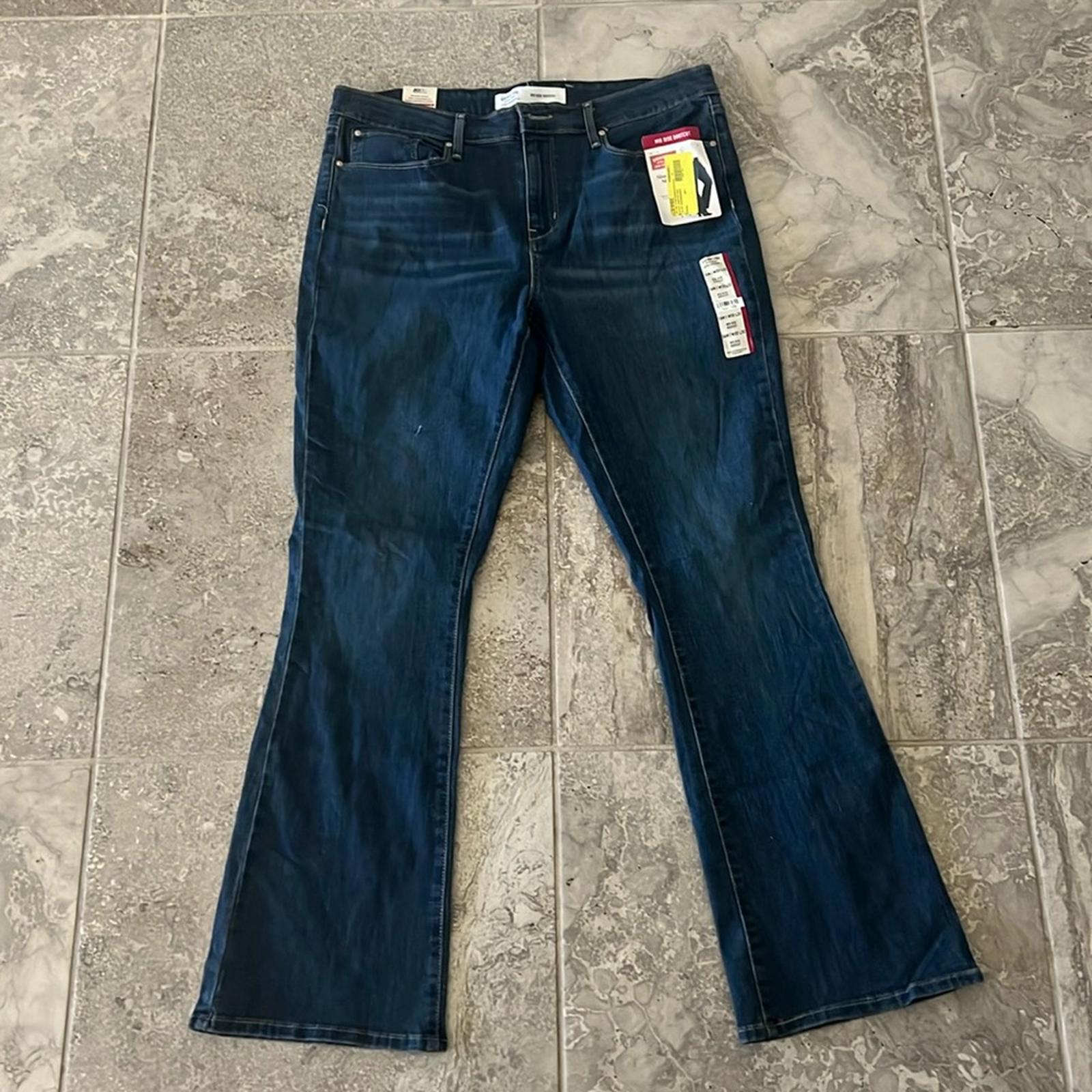 NWT Signature Levi Strauss Mid Rise Bootcut Jeans, Size 16 W33 L32 New w/Tag