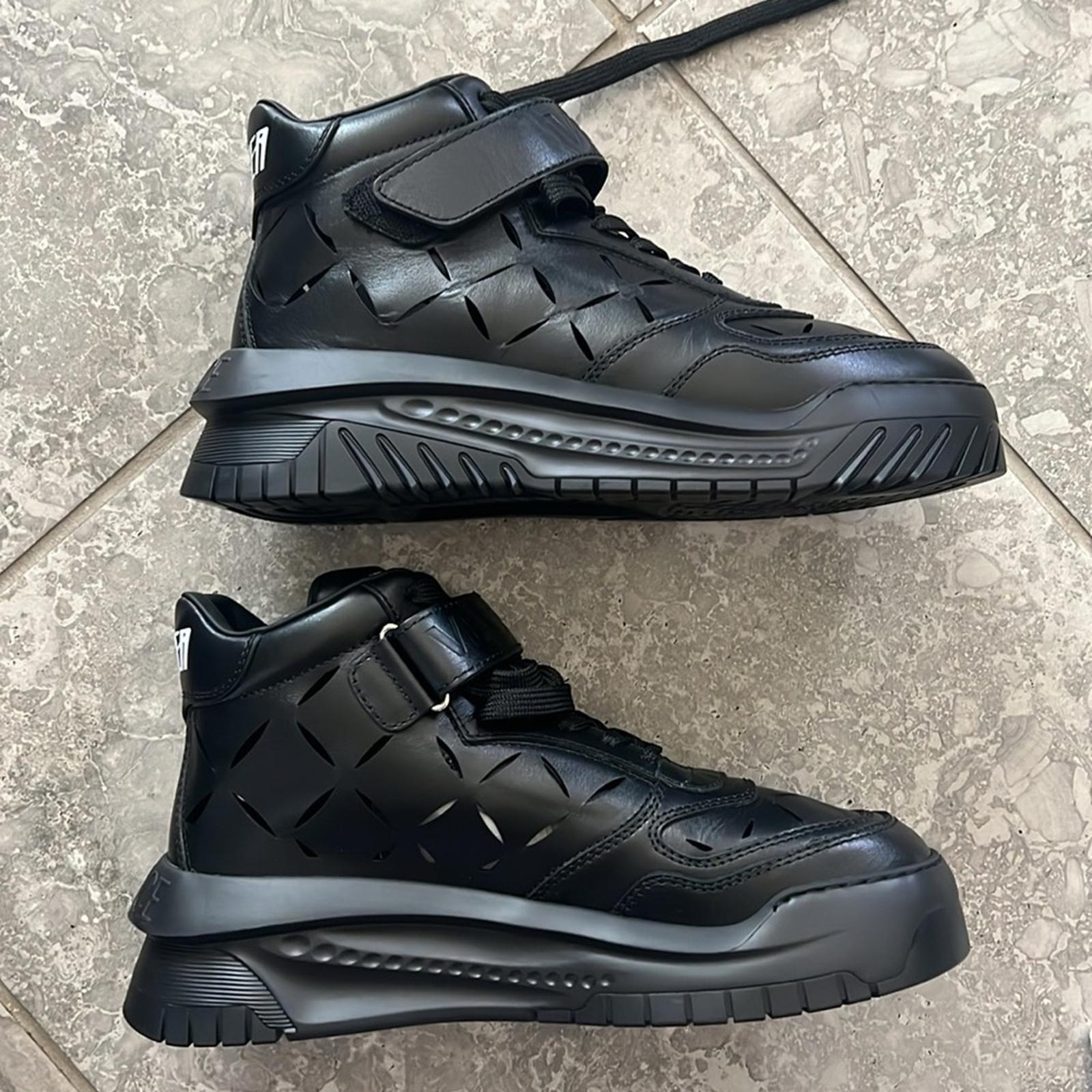 Versace Odissea Calf Leather High-Top Sneakers Black, Size 42 New in Box $1,175