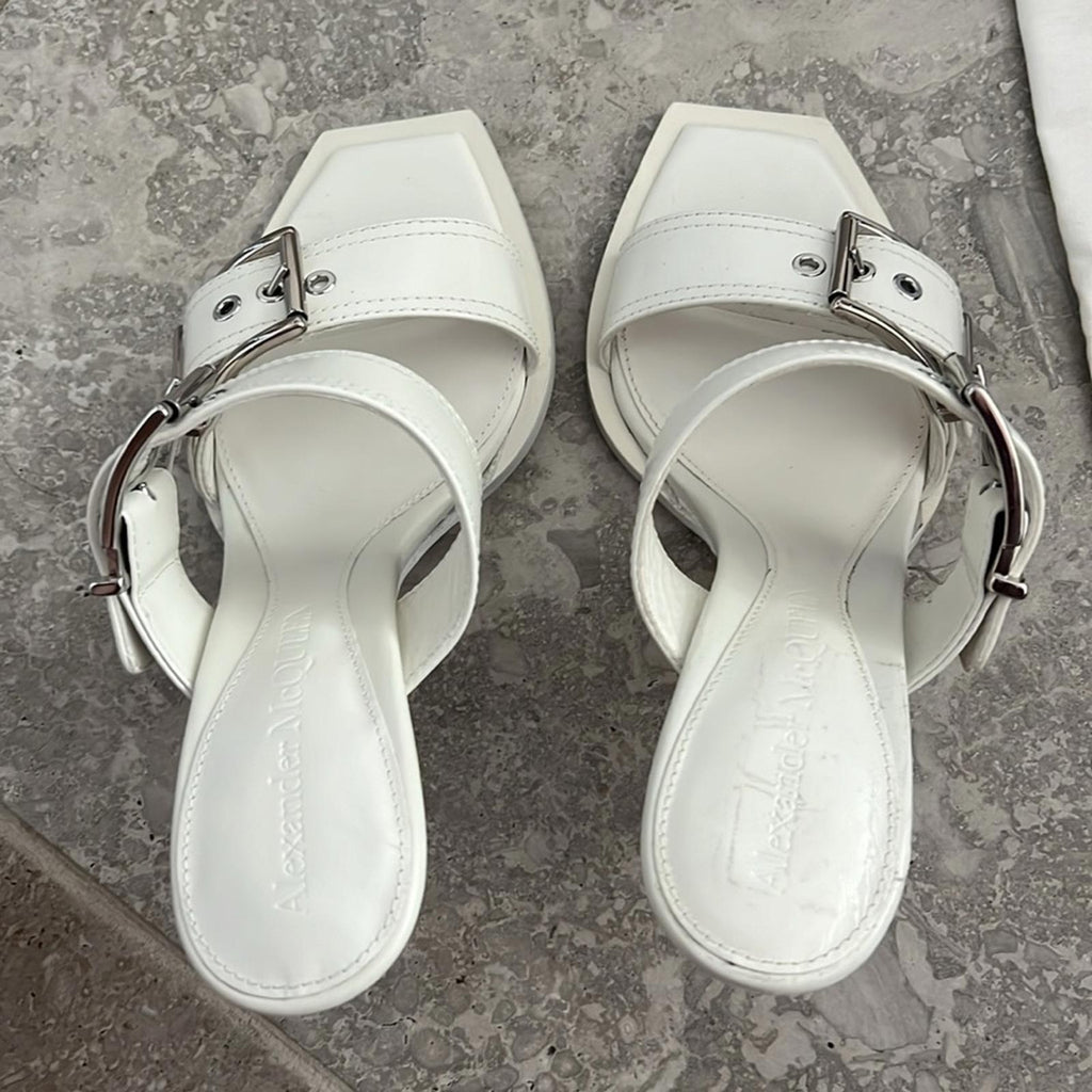 Alexander McQueen New Ivory/ Silver Size 37C New in Box Retail $1,090