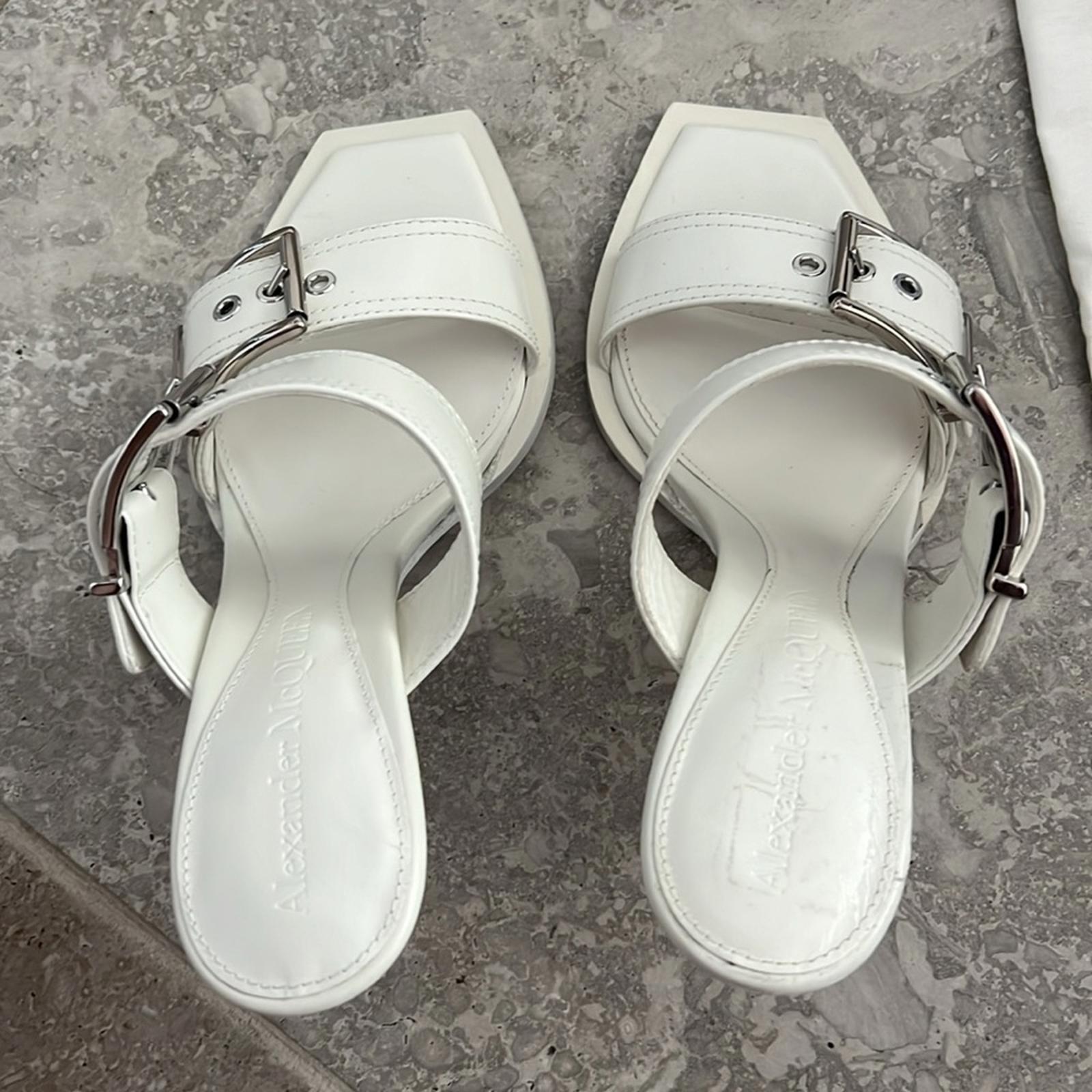 Alexander McQueen New Ivory/ Silver Size 37C New in Box Retail $1,090
