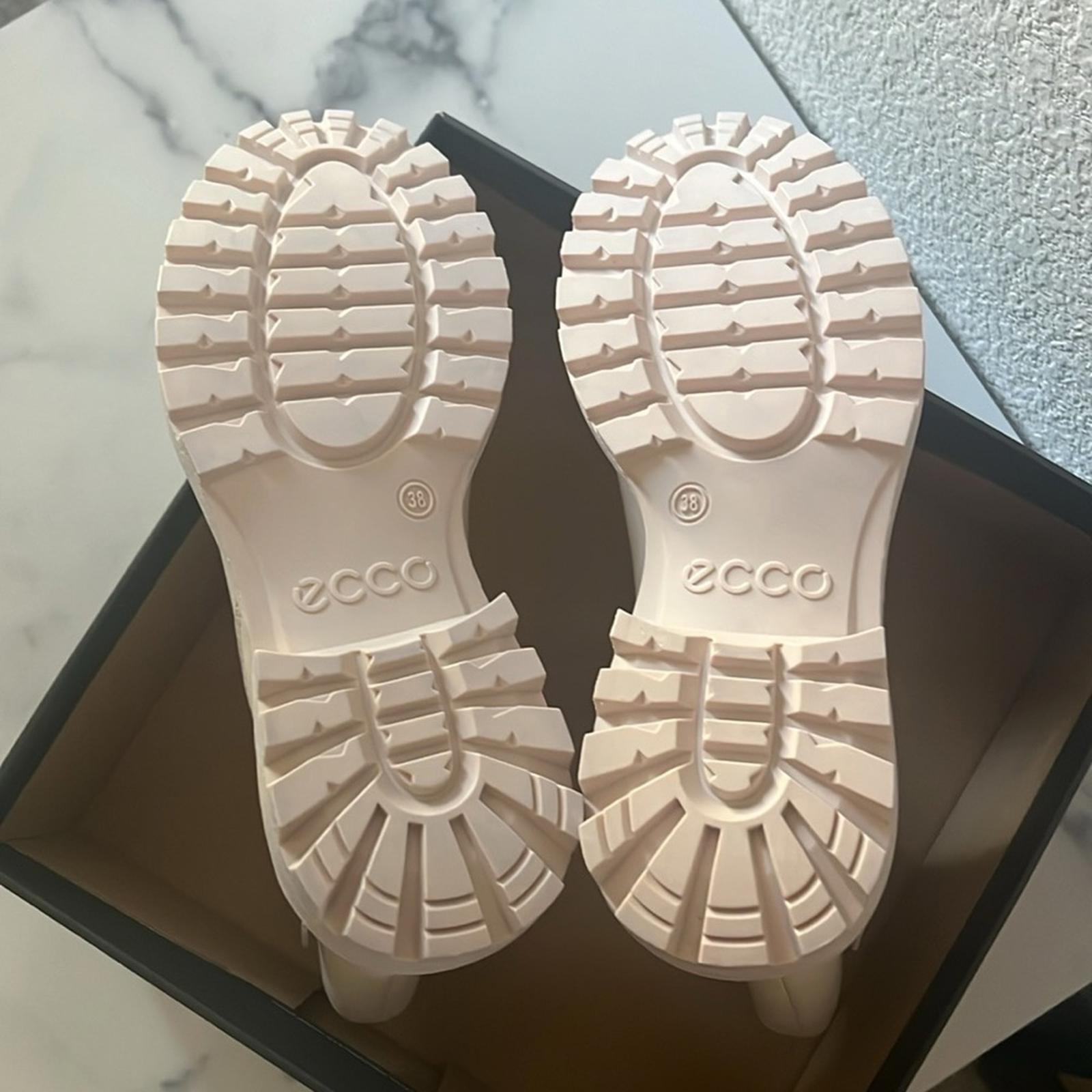 ECCO Tredtray Moto Bootie in Limestone Leather, Size 37 NEW in Box