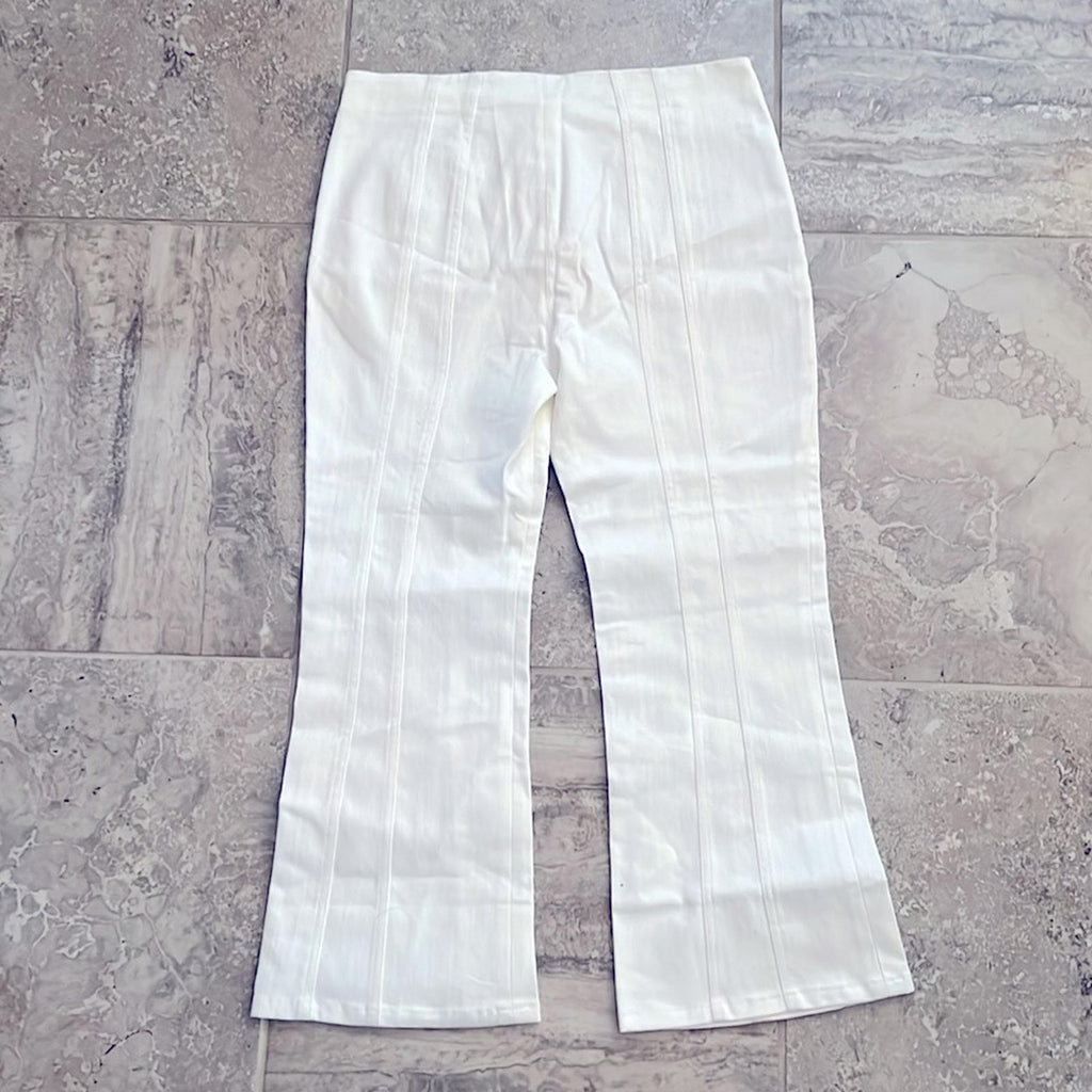 NEW Cinq à Sept Meryl Cropped Flare Leg Jeans in White, Size 12 New w/Tag