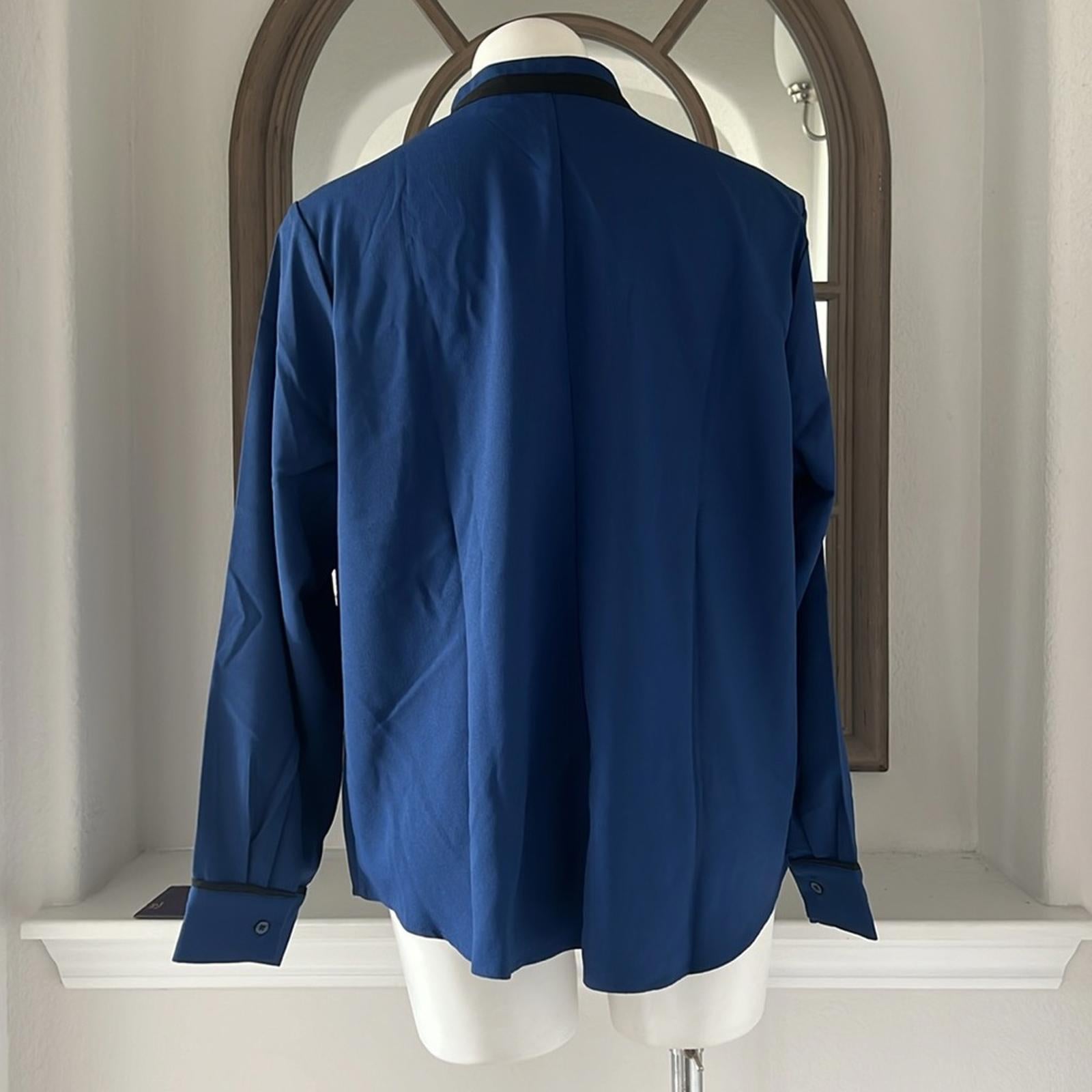Elizabeth&Clarke NAVY Button-Front Tie Collar Top with StainTech Size 18W NWT