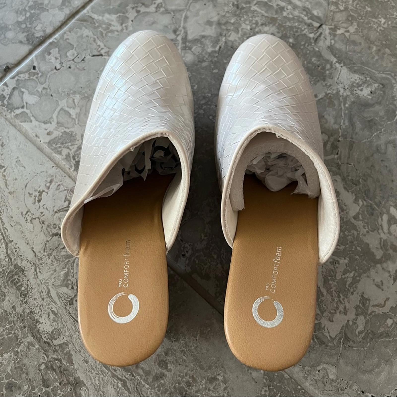 Journée Collection Women's Kelsy Woven Clogs, Size 11 New without Box