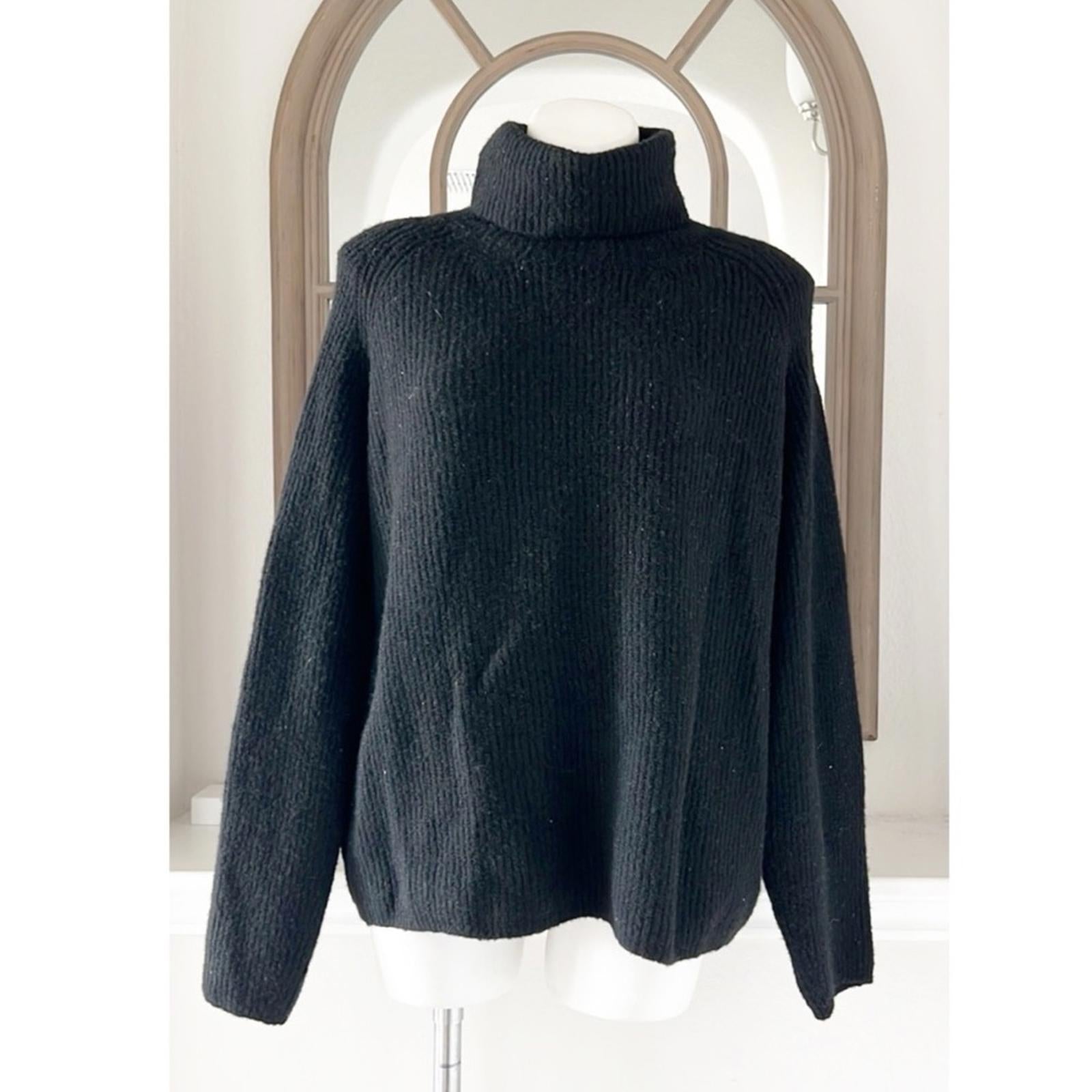 Velvet by Graham & Spencer Judith Turtleneck Sweater in Black, Size M EXCELLENT!