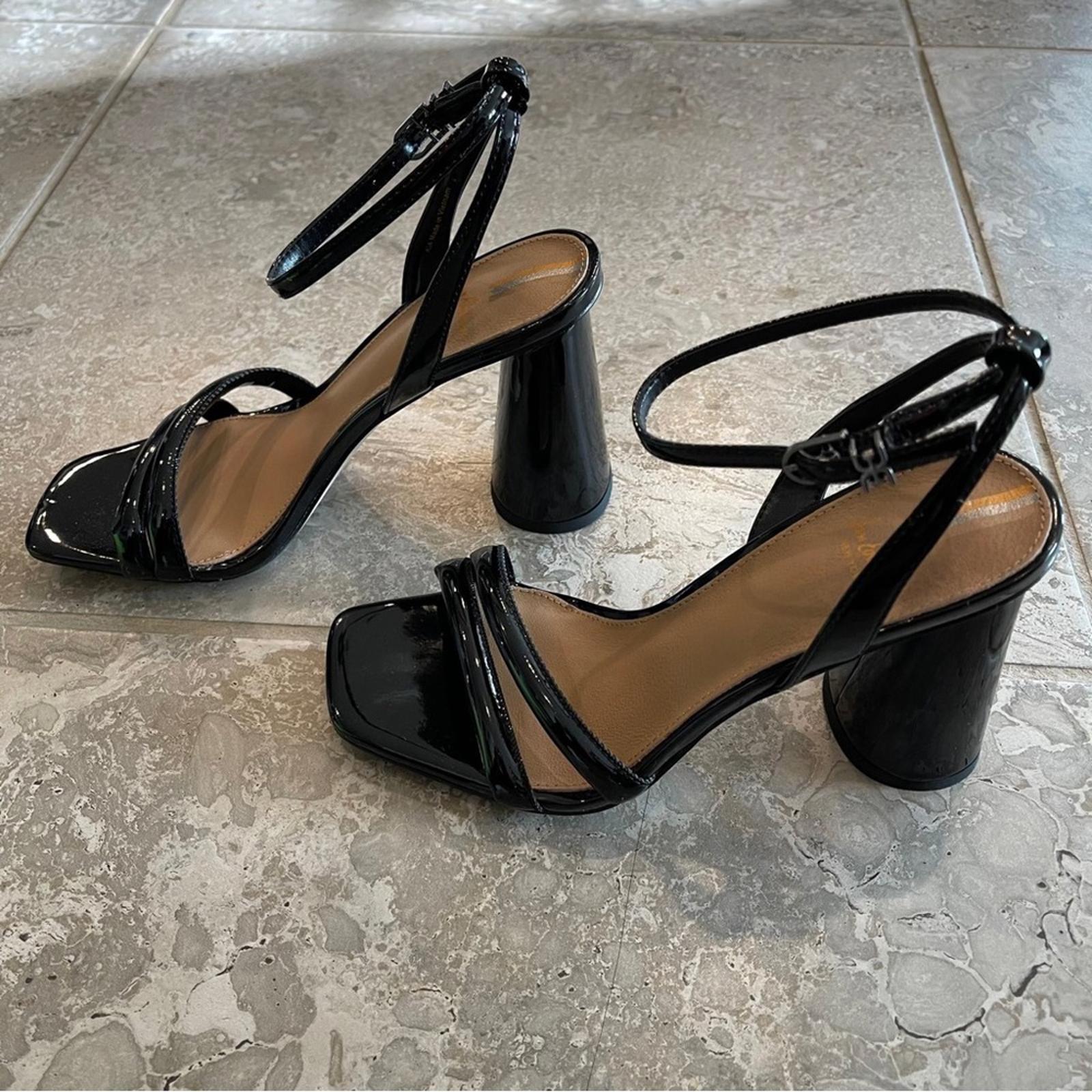 Sam Edelman Kia Block Heel Sandal Black Patent New in Box, Retail $140