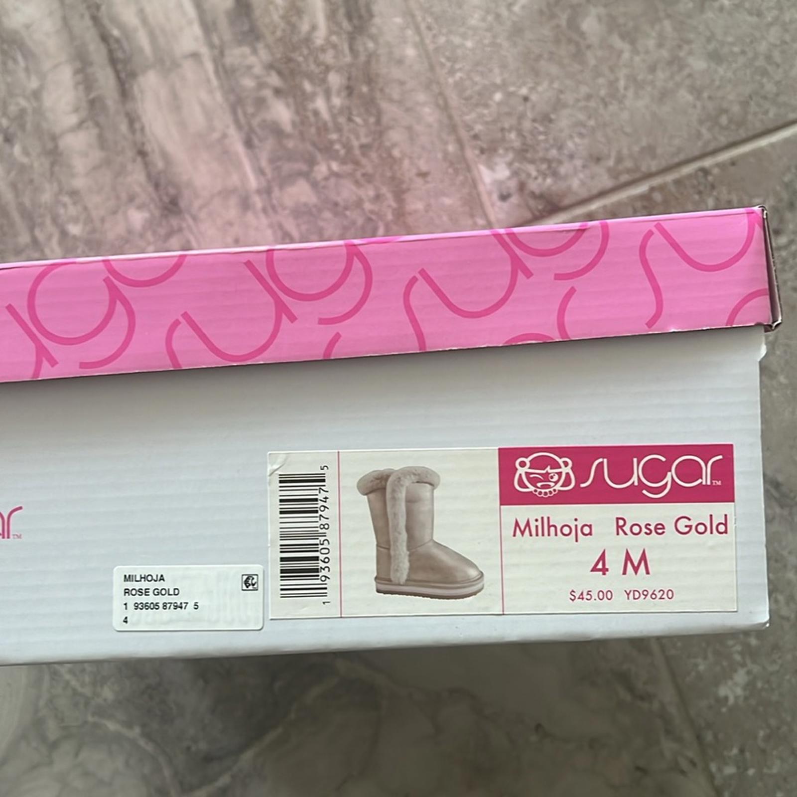 Sugar Big Girls Milhoja Sueded Faux Fur Cozy Boots, Rose Gold Size 4 New in Box