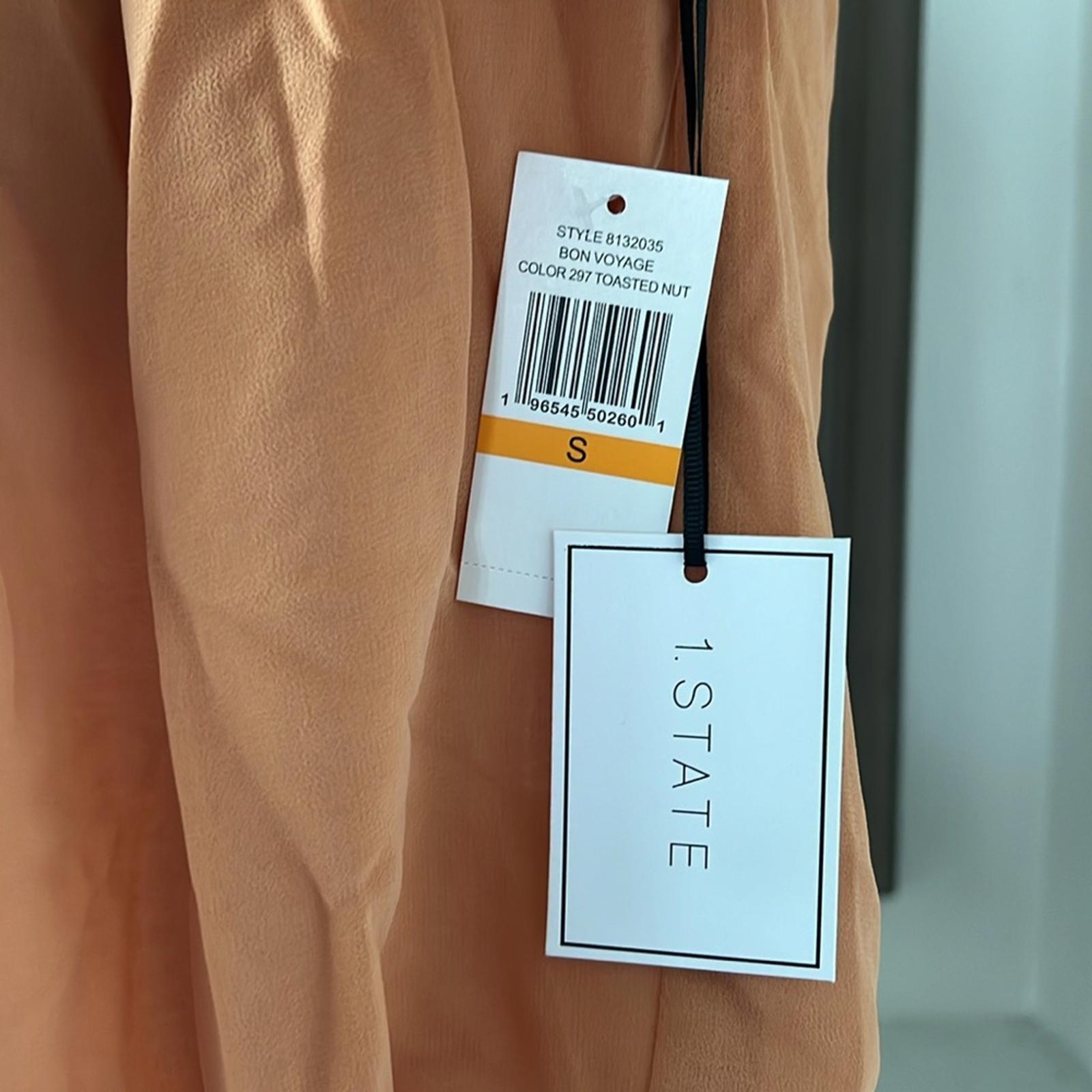 1.State xRevolve Off-The-Shoulder Peplum Blouse in Toasted Nut Size S, New w/Tag