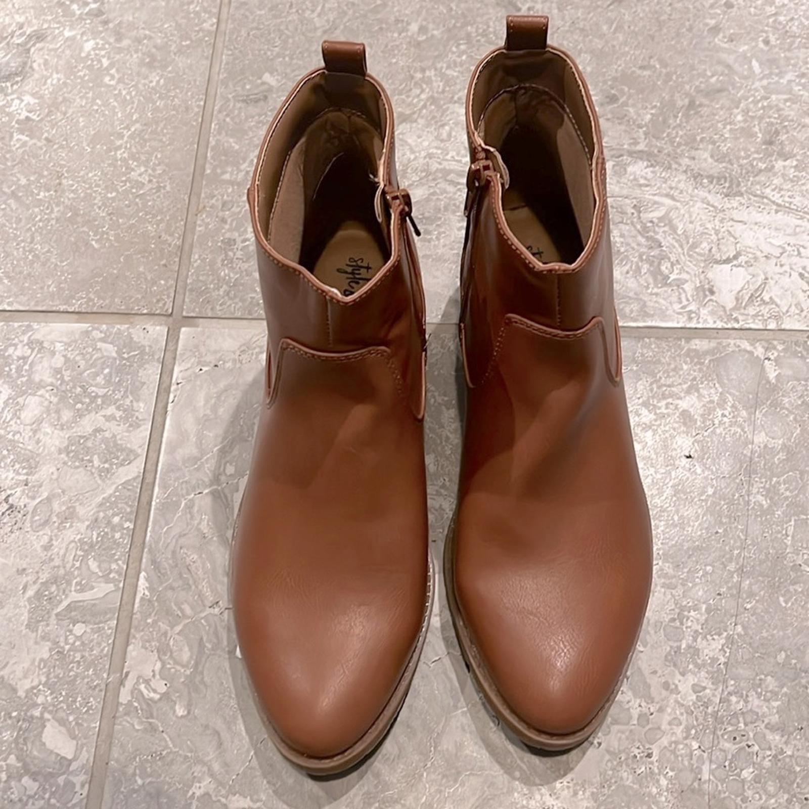 Style & Co. Memphyss Faux Leather Side Zip Ankle Boots Shoes, Cognac Size 9 NEW