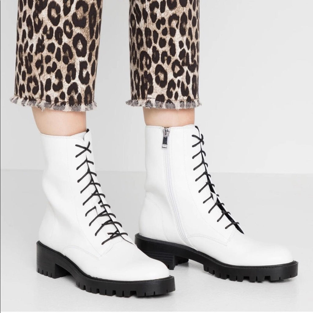 WhoWhatWear Platform Lace-Up Moto Boots in White, Size 8 New w/o Box
