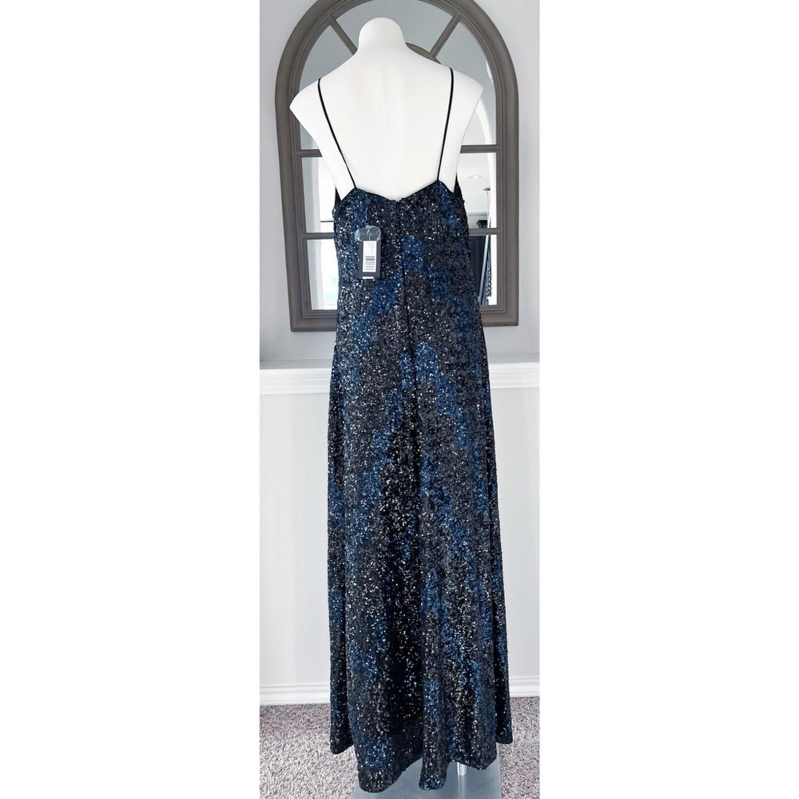 Halston Syrena Gown in Wave Sequined , Black/Navy Size 12 New w/Tag Retail $595