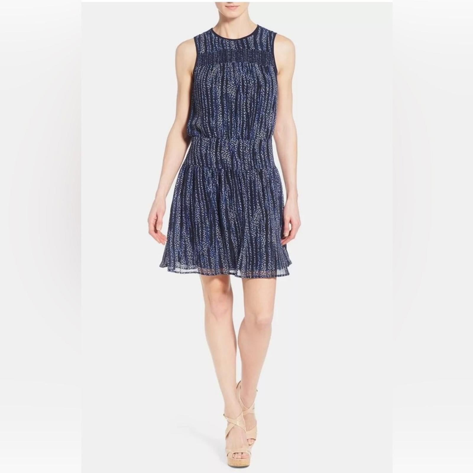 Michael Kors Burnell Smocked Georgette Dress in Navy, Size 0 EXCELLENT $160