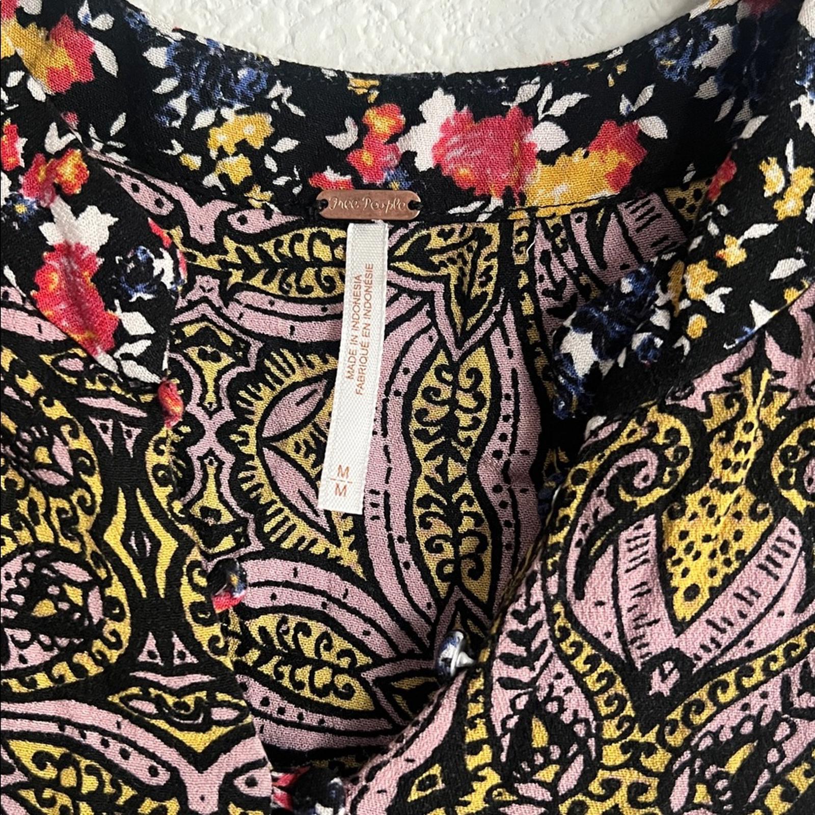 Free People Wildflower Fields Henley Top, Size M, EXCELLENT!