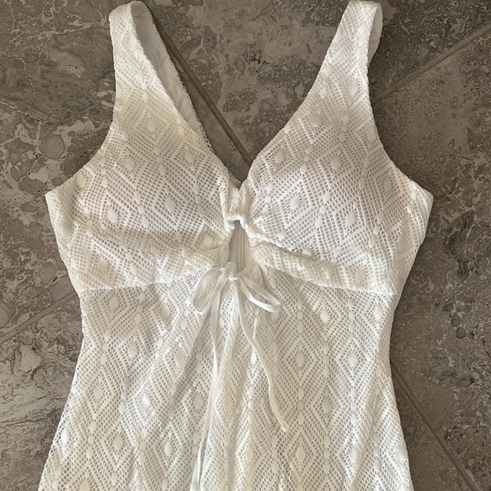 GUESS Geo Lace Sheath Dress w/Key Hole Detail in White, Size 8 New w/Tag $128