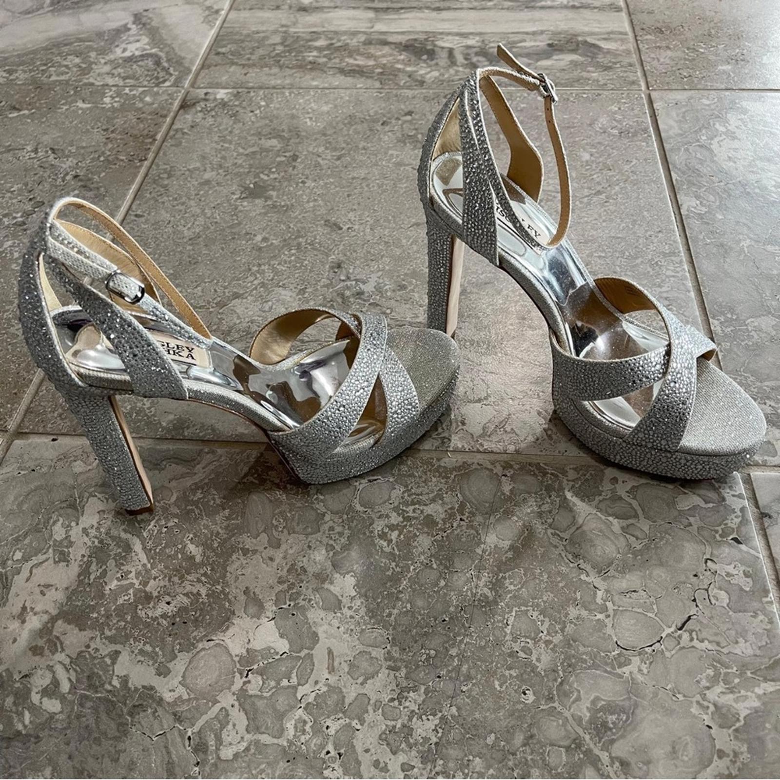 Badgley Mischka Fizzy Ankle Strap Platform High Heel Sandals Silver Size 9.5 NWT