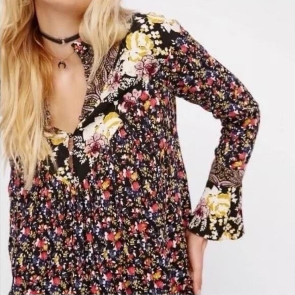 Free People Wildflower Fields Henley Top, Size M, EXCELLENT!
