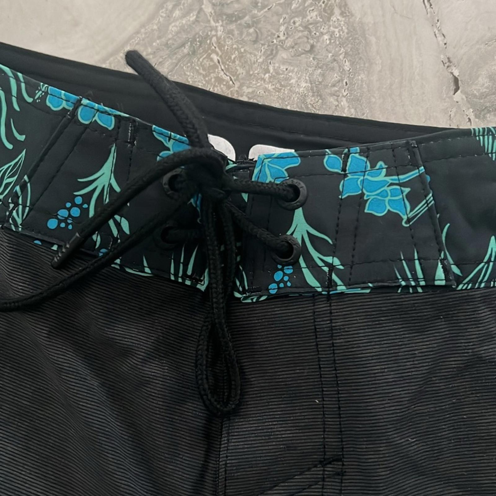 NWT REEF Men's Stryker Board Shorts, Size 29 New w/Tag Retail $55