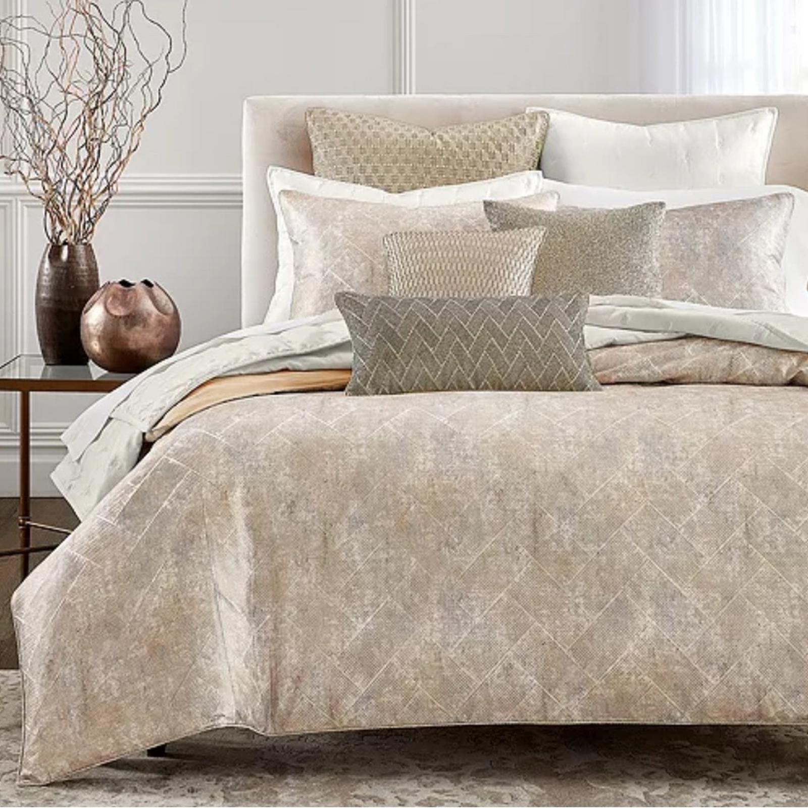 Hudson Park Collection Linear Sandstone Duvet Cover, NWT, Size Full/Queen $425
