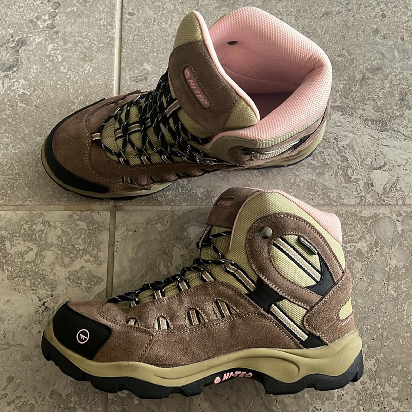 Hi-Tec Mesa Waterproof Hiking Boots in Taupe/Pink, Size 11, EXCELLENT!