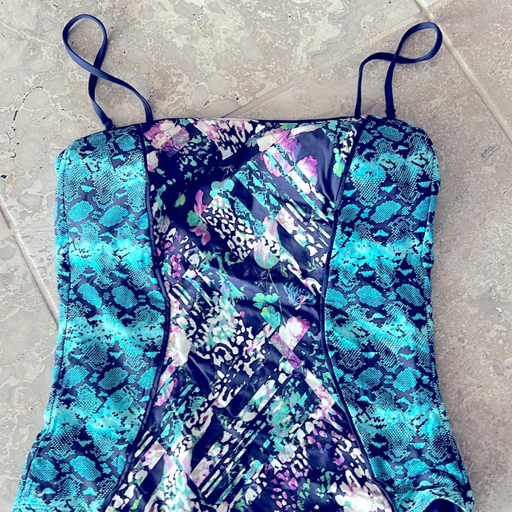 Kenneth Cole One Piece Swimsuit w/Removable Strap, Size L