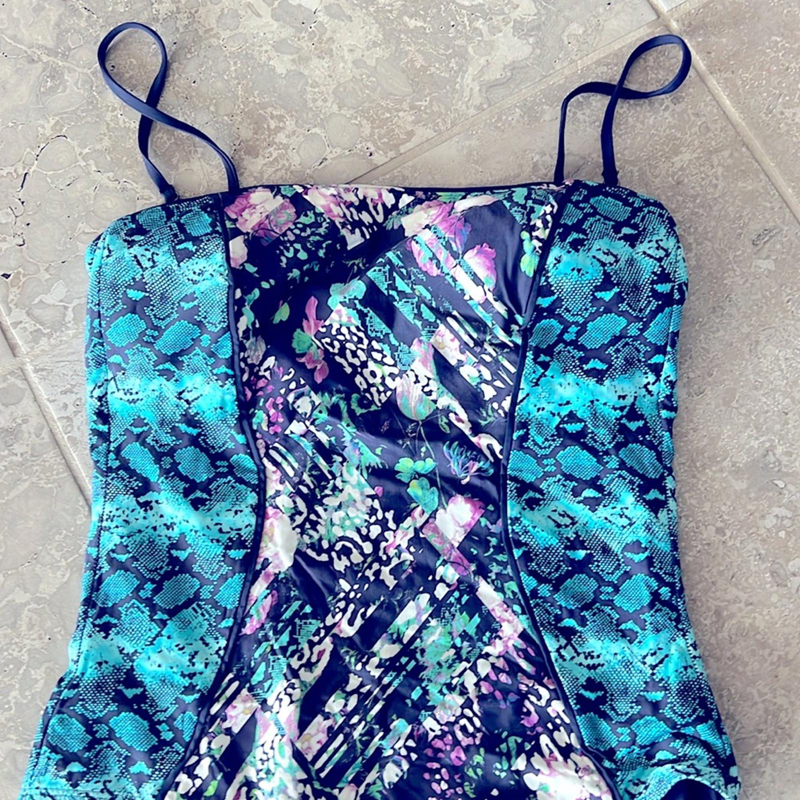 Kenneth Cole One Piece Swimsuit w/Removable Strap, Size L