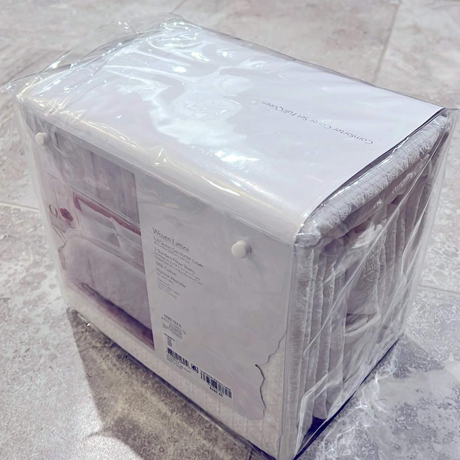 SKY 3-Piece Woven Lattice Duvet Set, White Size Full/Queen New w/Tag Retail $260