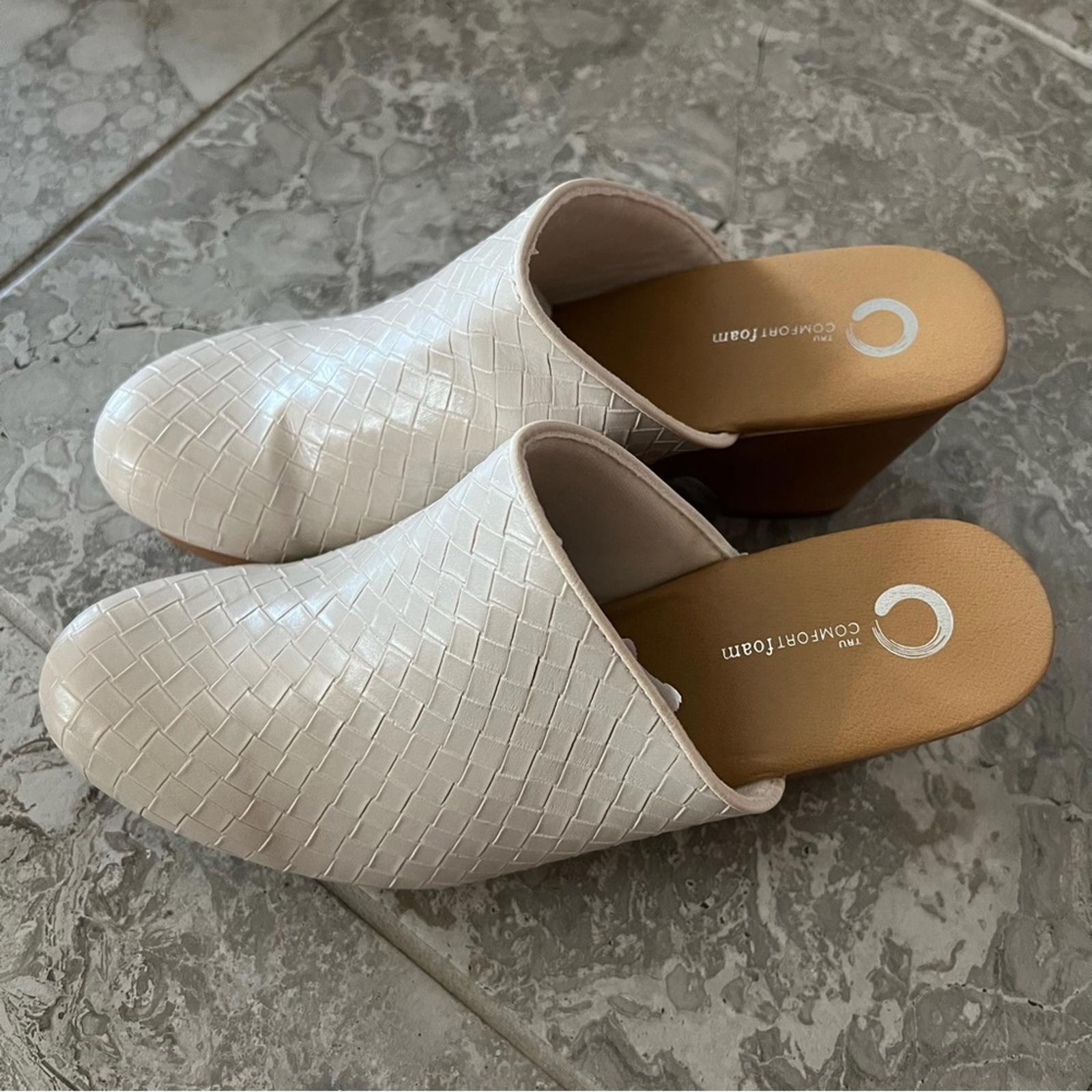 Journée Collection Women's Kelsy Woven Clogs, Size 11 New without Box