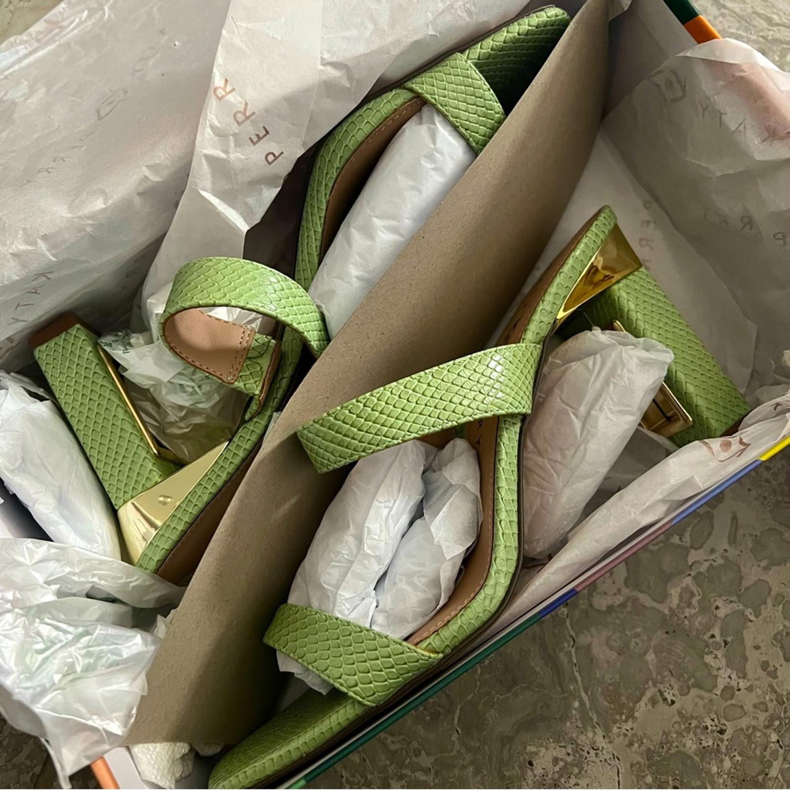 Katy Perry The Hollow Heel Sandal in Celery Green, NWT, Size 10