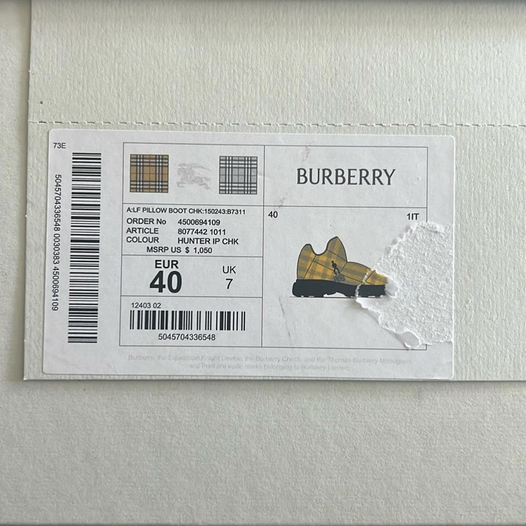 Burberry Check Pillow Padded Snow Boots, Size 40 NEW in Box $1,050 +DustBag