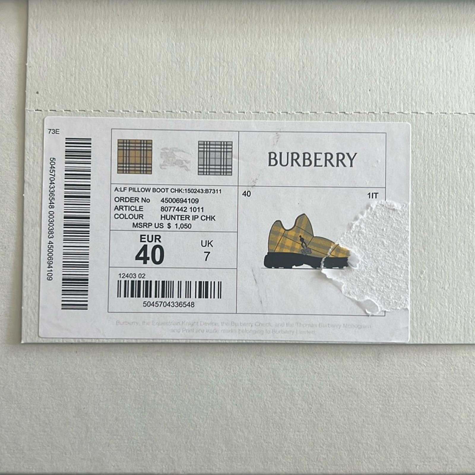 Burberry Check Pillow Padded Snow Boots, Size 40 NEW in Box $1,050 +DustBag