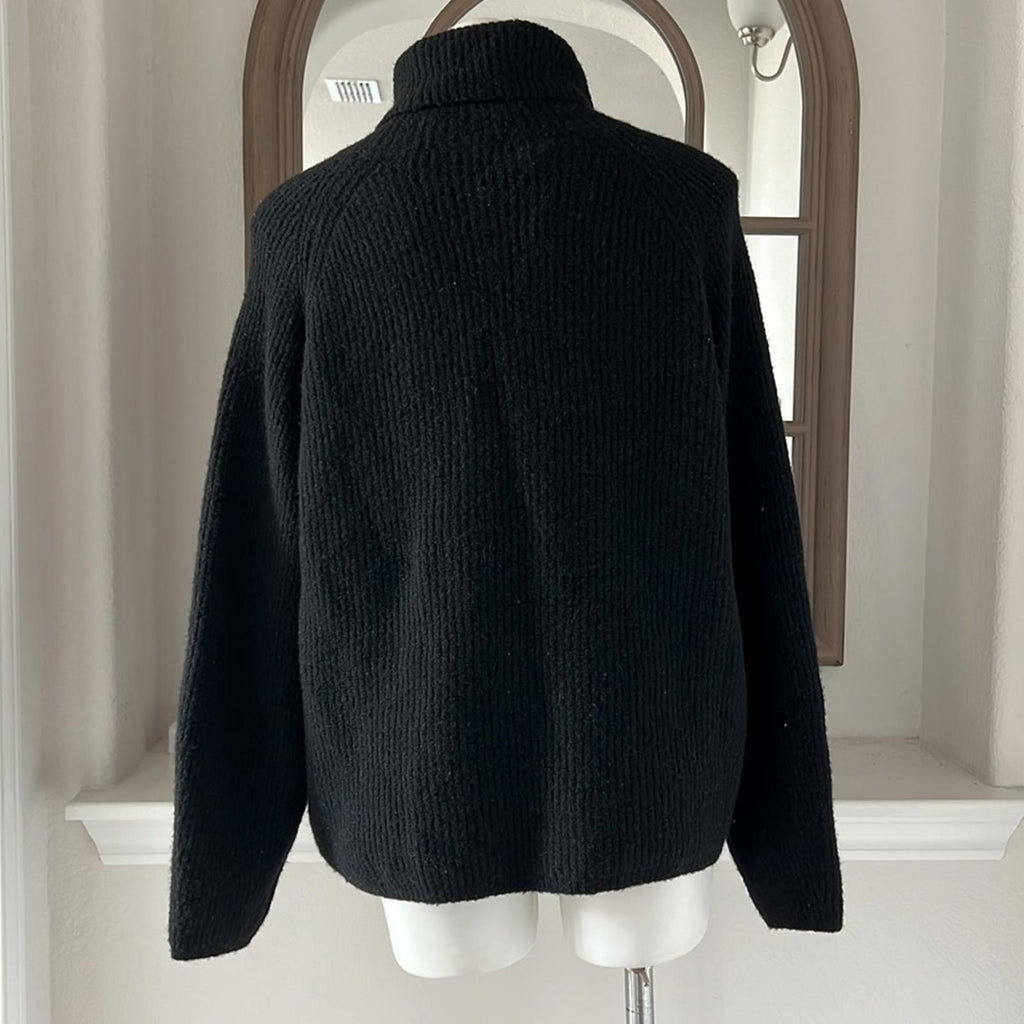 Velvet by Graham & Spencer Judith Turtleneck Sweater in Black, Size M EXCELLENT!