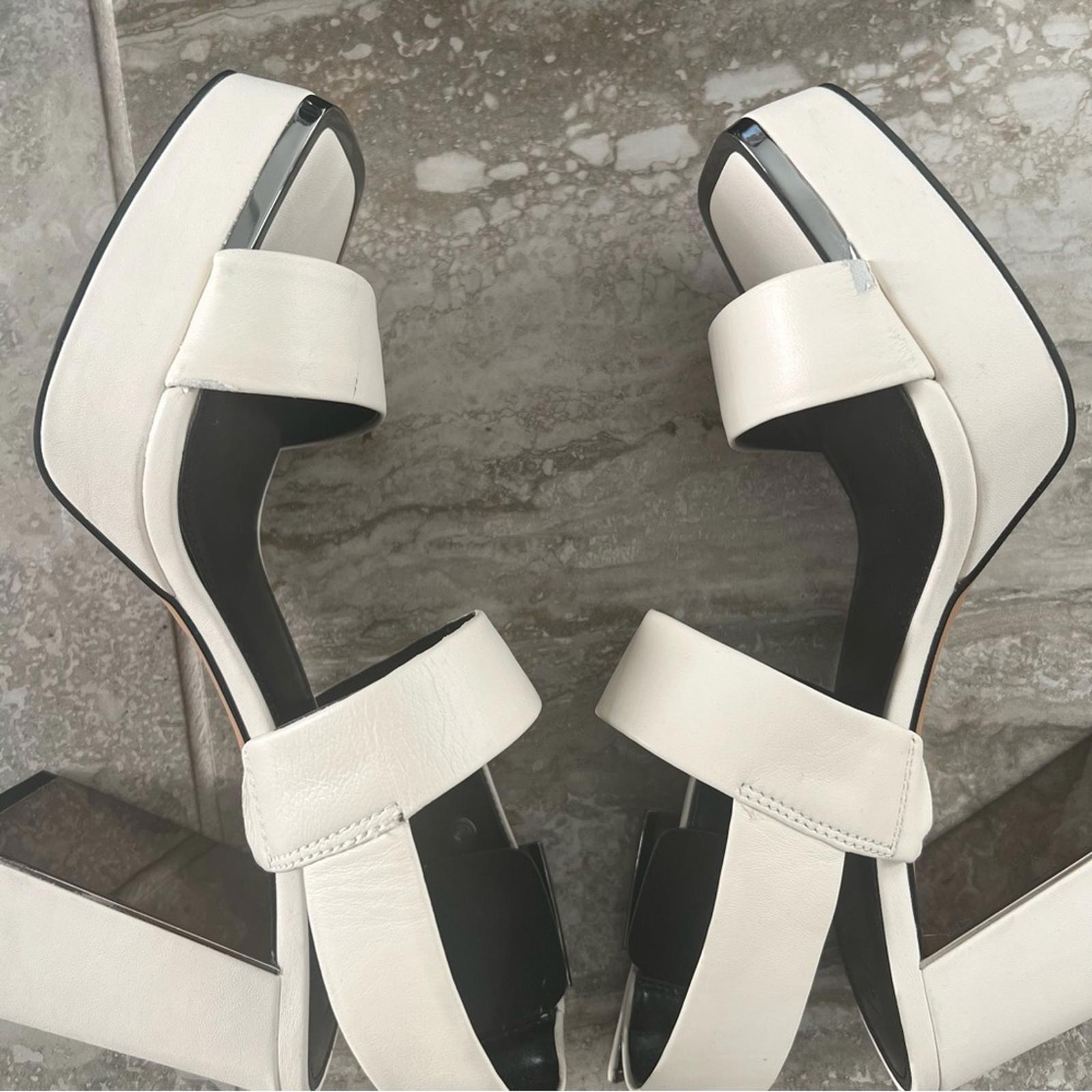 DKNY Bibiana Platform Sandals in Cream Size 9, Comes in Original Box Retail $139