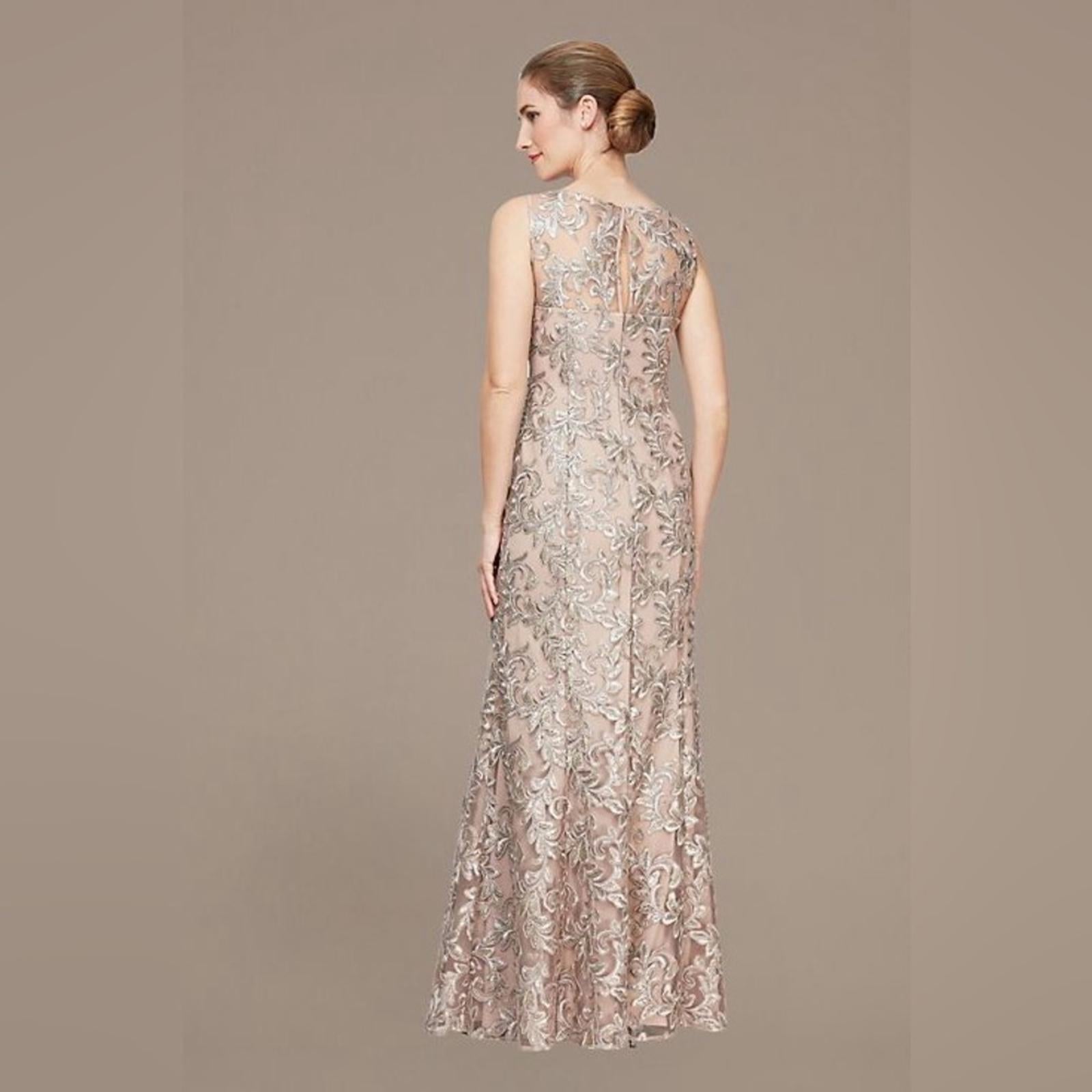 NWT Alex Evening Embroidered Gown w/Sweetheart Illusion Neckline Gown Retail$259
