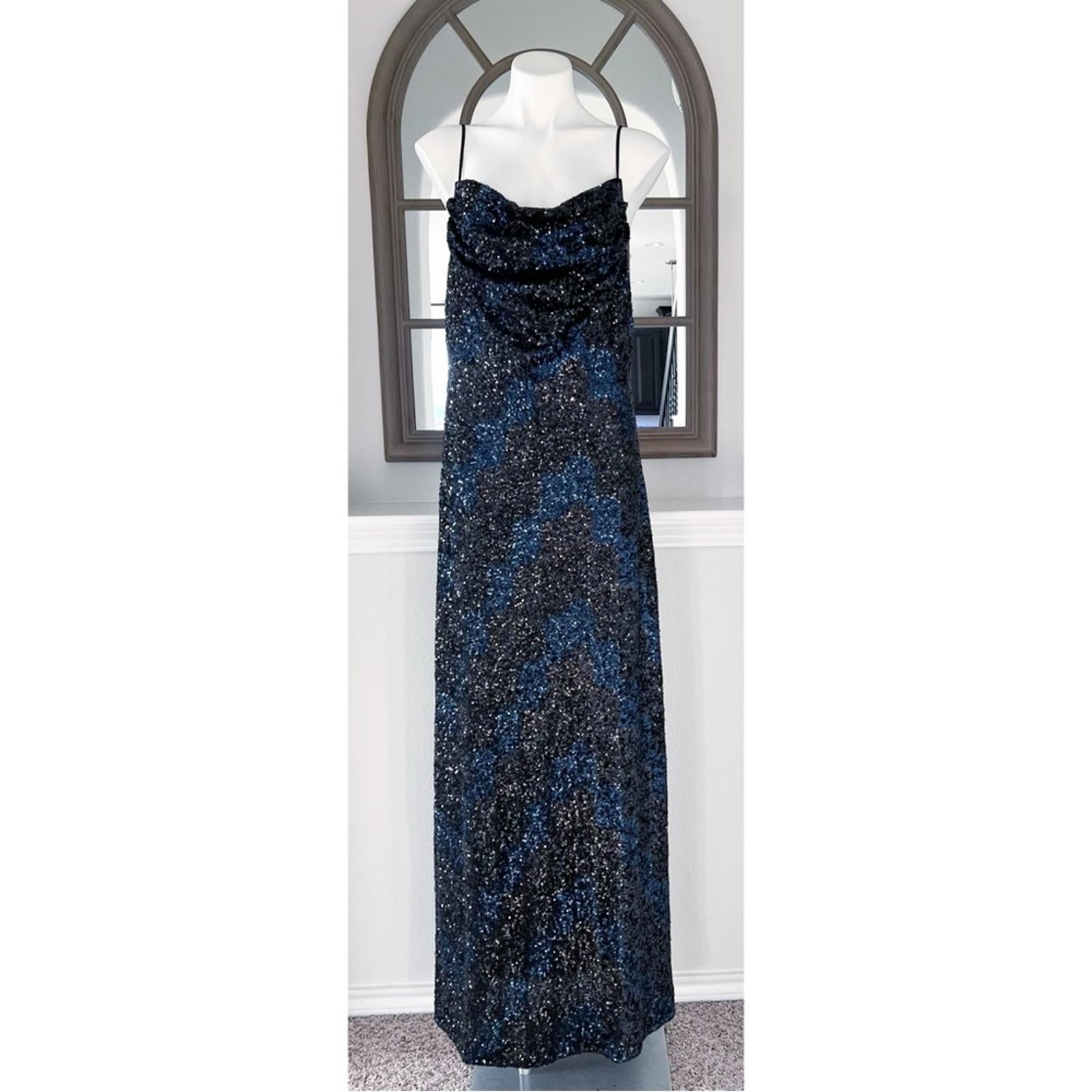 Halston Syrena Gown in Wave Sequined , Black/Navy Size 12 New w/Tag Retail $595
