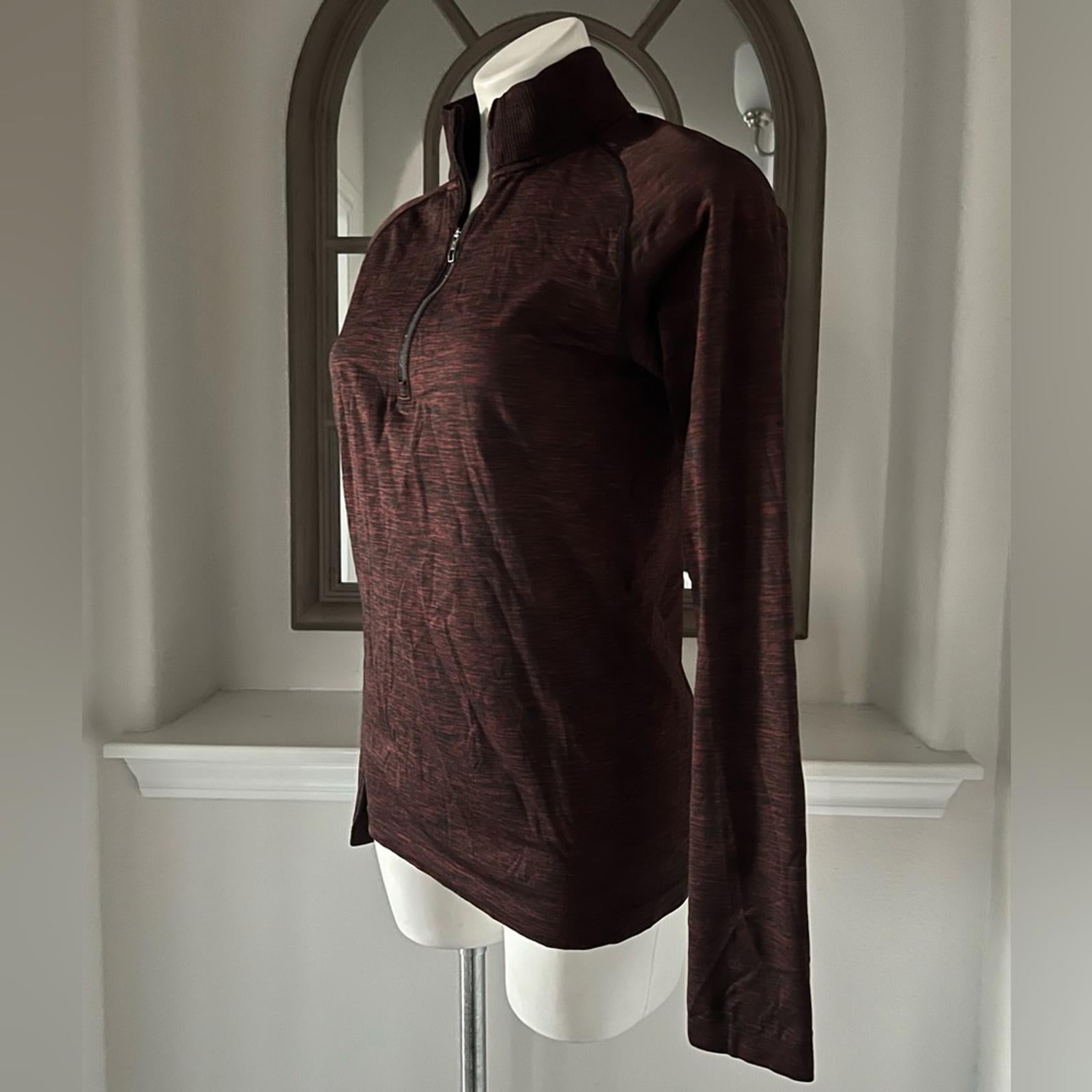Lululemon Quarter-Zip Mock Neck Top, Heather Burgundy Size S, EXCELLENT!