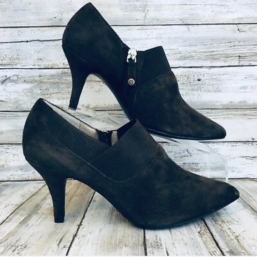Ellen Tracy Bree Pointed Toe Suede Ankle Boots in Black, Size 10