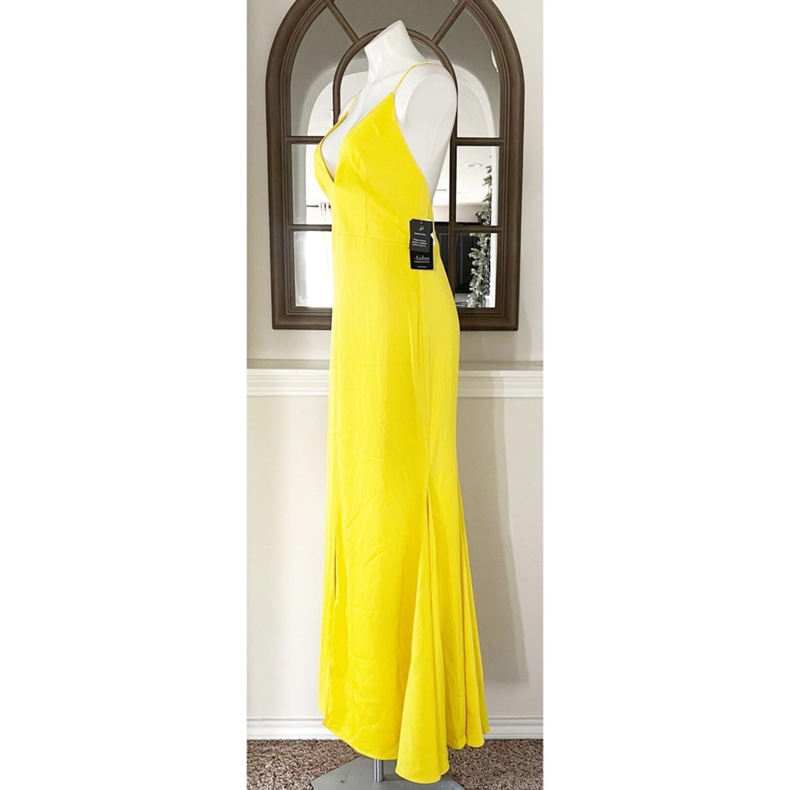 Aidan Mattox V-Neck Mermaid Gown, Evening Dress in Lemon Size 10 NWT $295