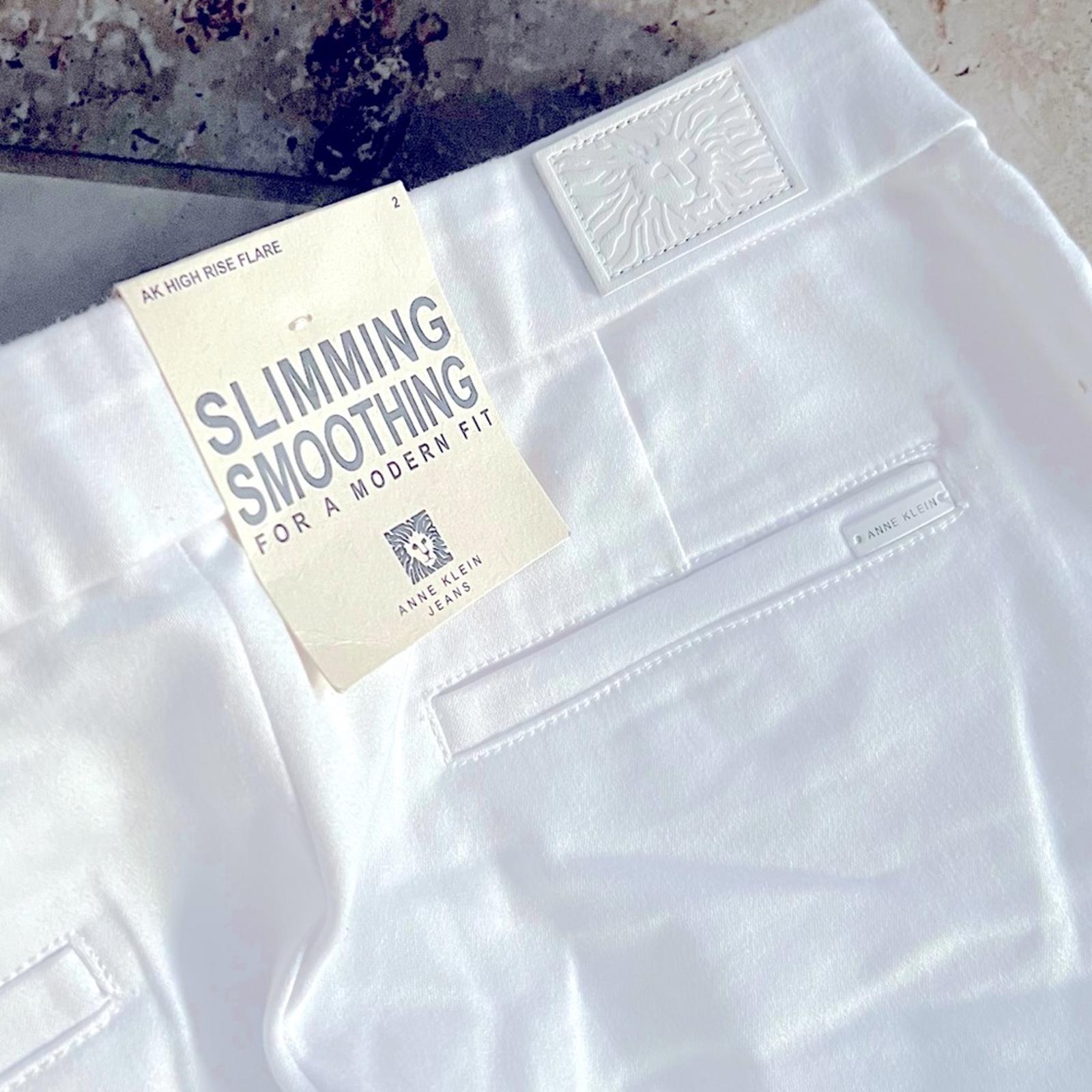 Anne Klein Pull-On High Waist Slim Flare Jeans in White, Size 2 New w/Tag $99