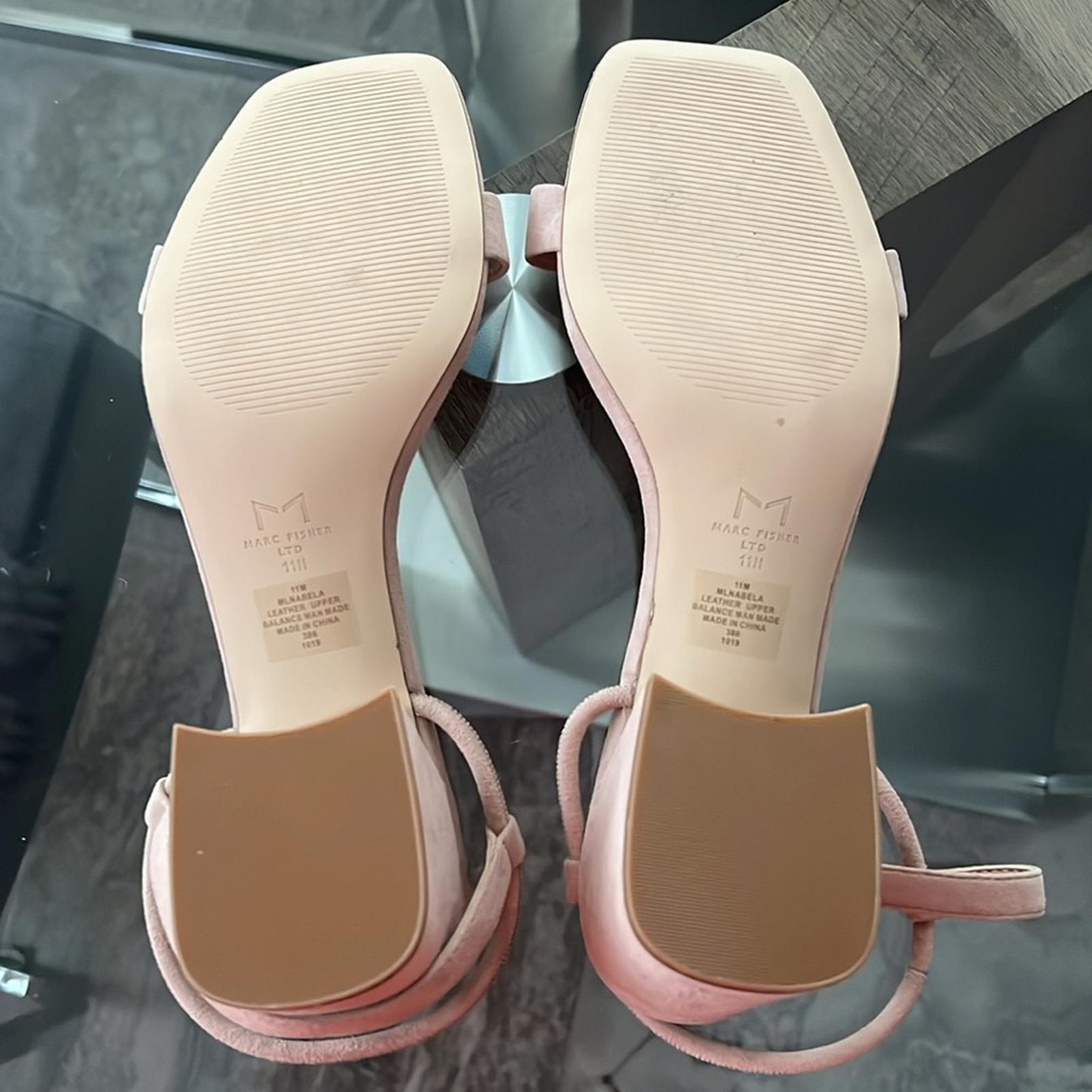 NWT Marc Fisher LTD Nabela Suede Sandals, Light Pink Size 11 New in Box