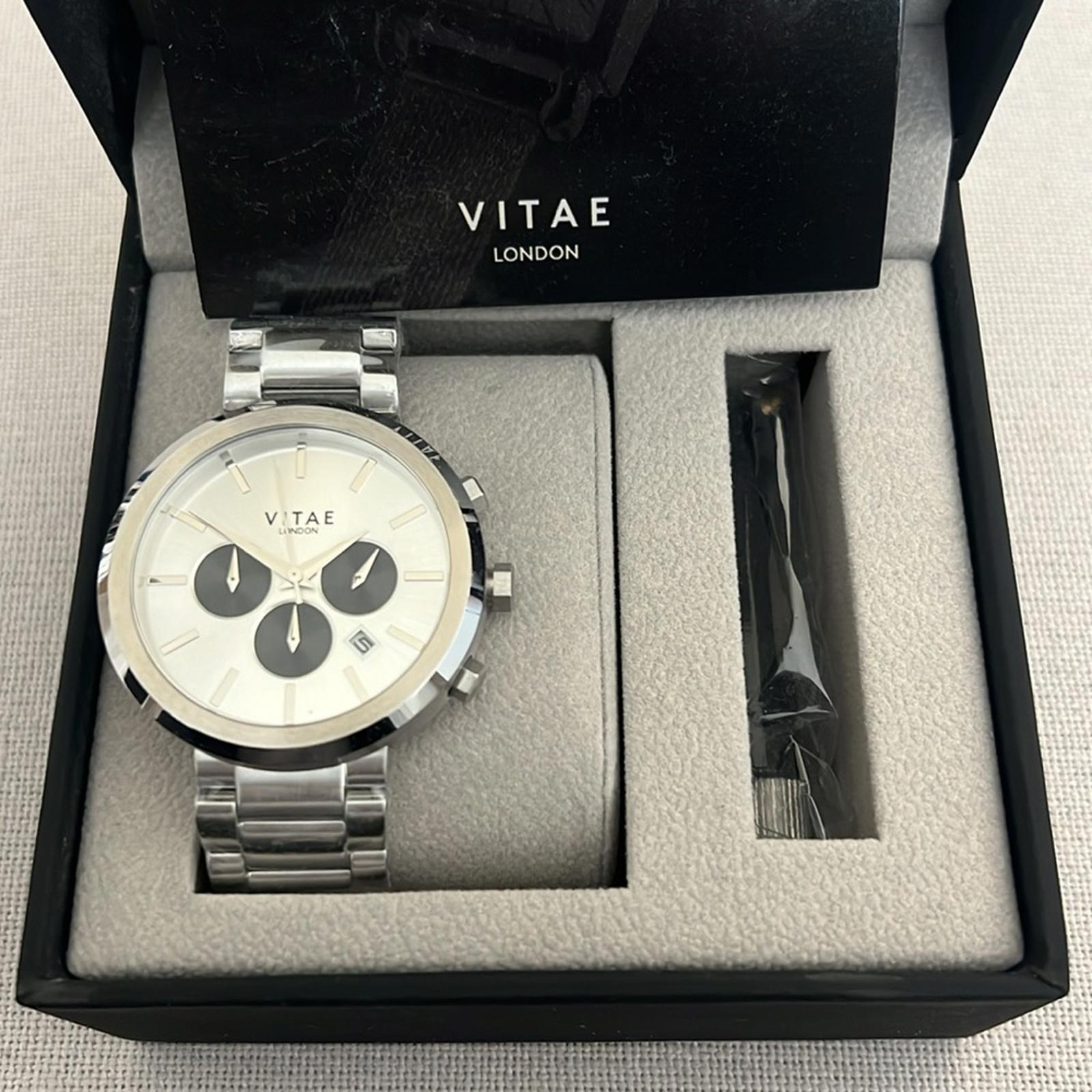 Vitae London Watch Elmington Silver Tone Stainless Steel Bracelet 44mm, NWT