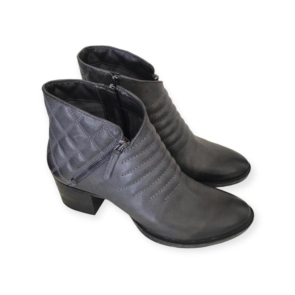 NEW Clarks Movie Retro Boots Dark Grey Leather, Size UK 6.5D, US 9M Retail $180