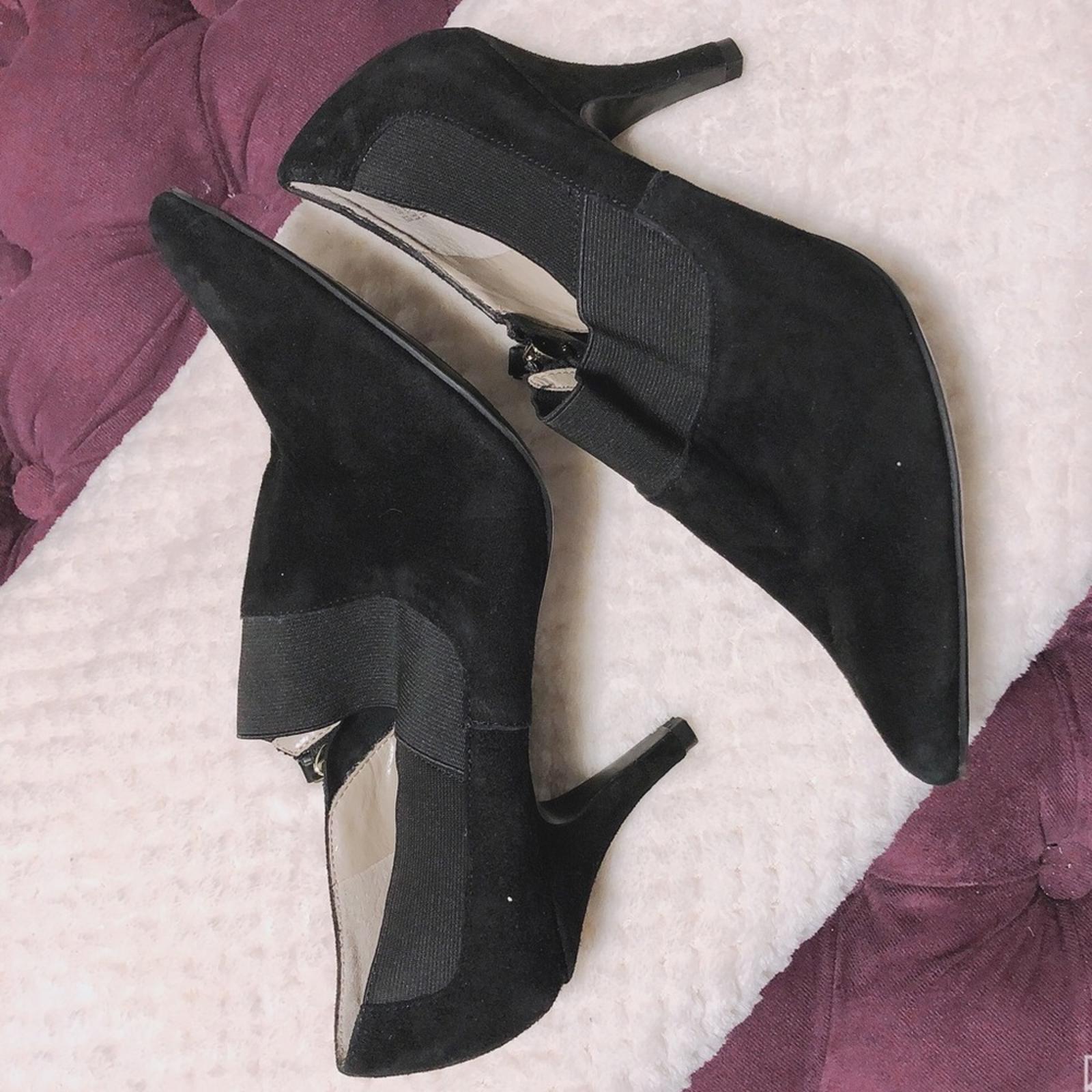 Ellen Tracy Bree Pointed Toe Suede Ankle Boots in Black, Size 10