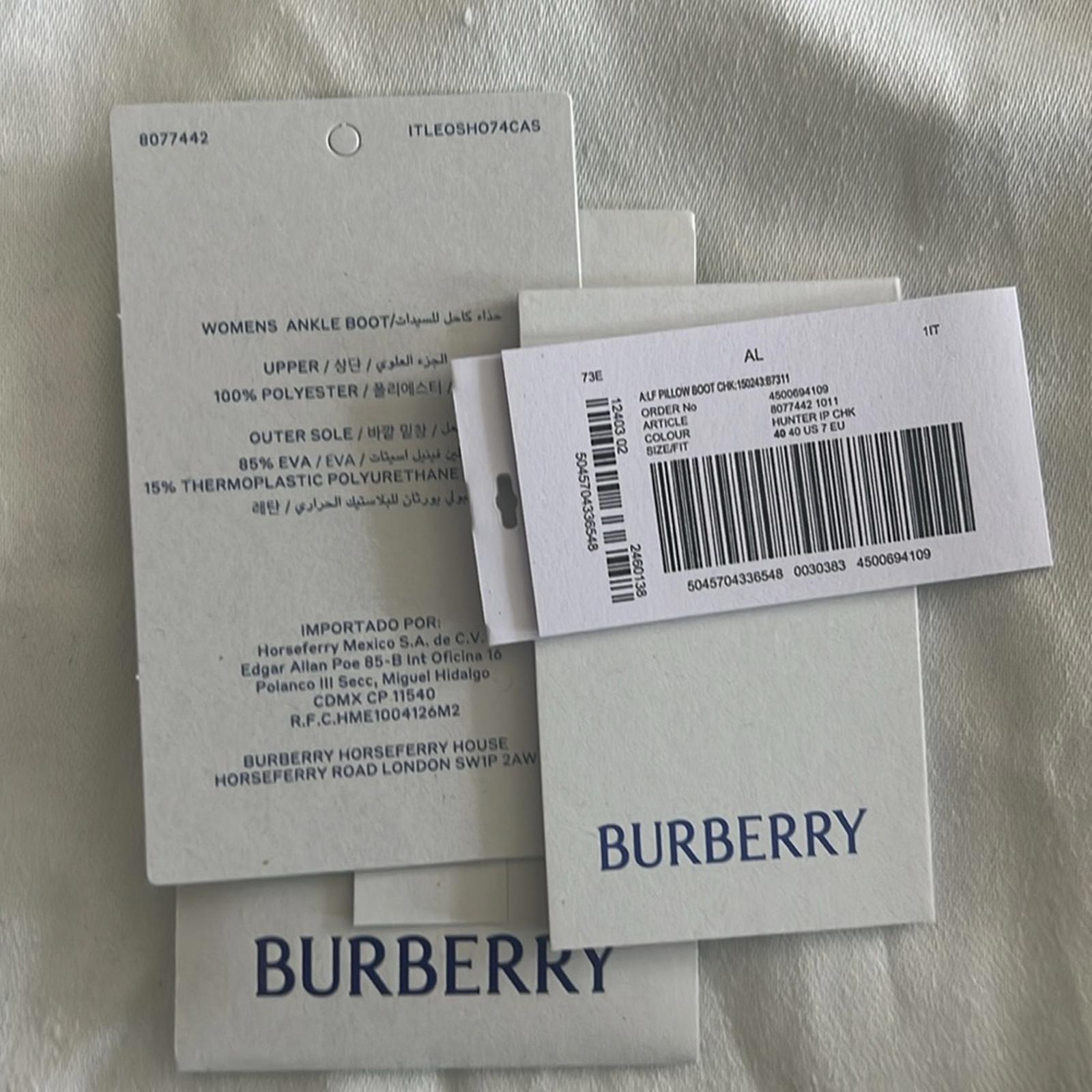 Burberry Check Pillow Padded Snow Boots, Size 40 NEW in Box $1,050 +DustBag