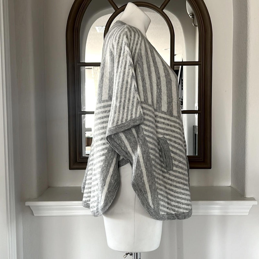 Splendid Op-Art Stripe Cashmere Blend Sweater Poncho Button Front S EXCELLENT