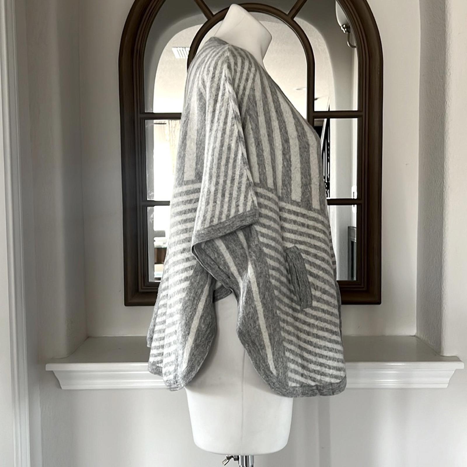 Splendid Op-Art Stripe Cashmere Blend Sweater Poncho Button Front S EXCELLENT
