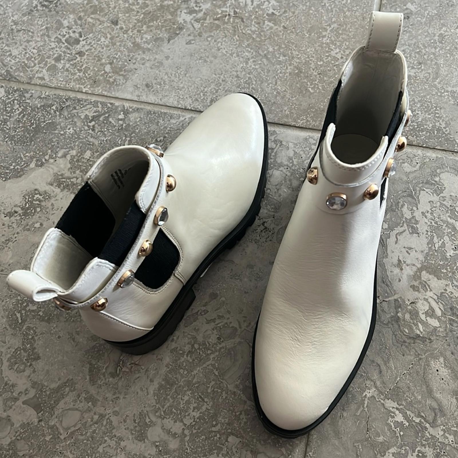 Karl Lagerfeld Paris Porshay Lug Sole Boots in Bone/White, Size 8 NEW $189