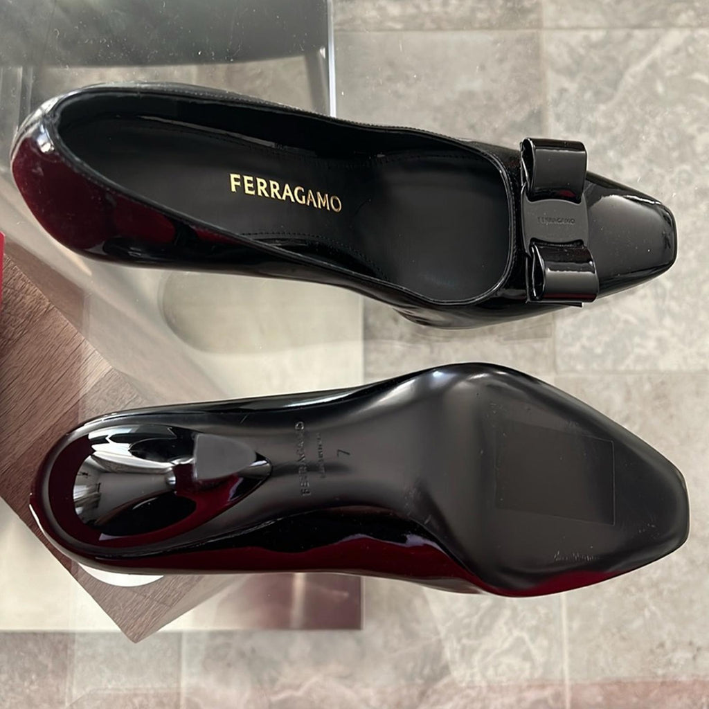 Ferragamo Anz Vara Bow Pump in Black, Size 7 New in Box