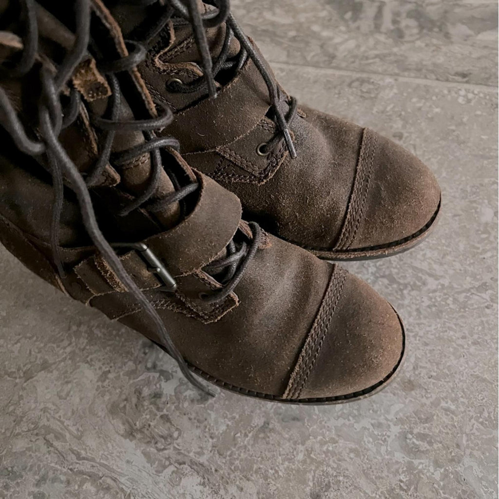 UGG Australia Marela Dark Lace-Up Leather Booties in Chestnut Brown, Size 7