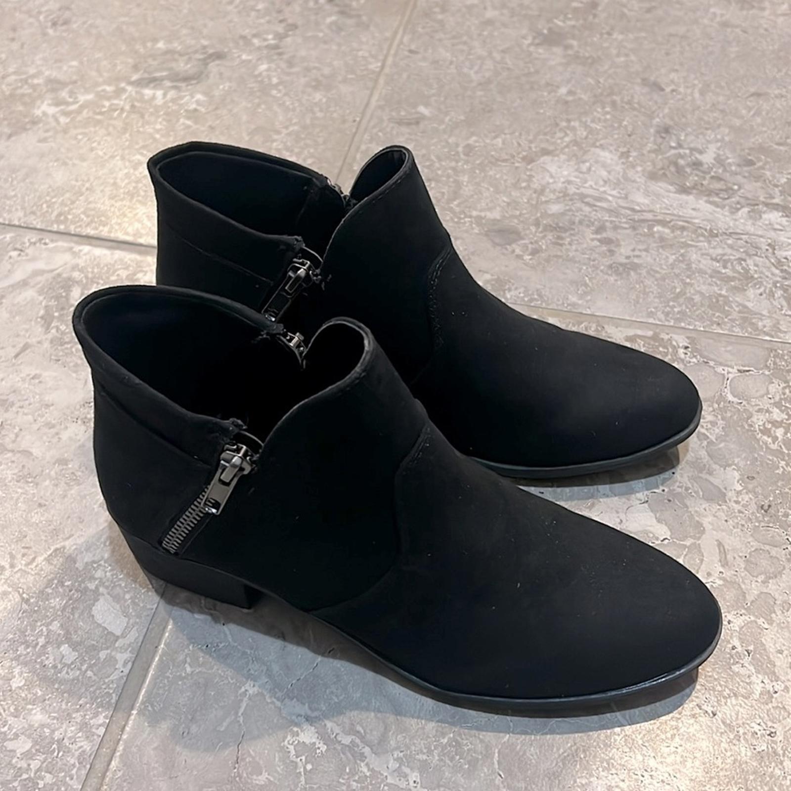 Sun + Stone Adelinee Double Zip Ankle Booties in Black, Size 7